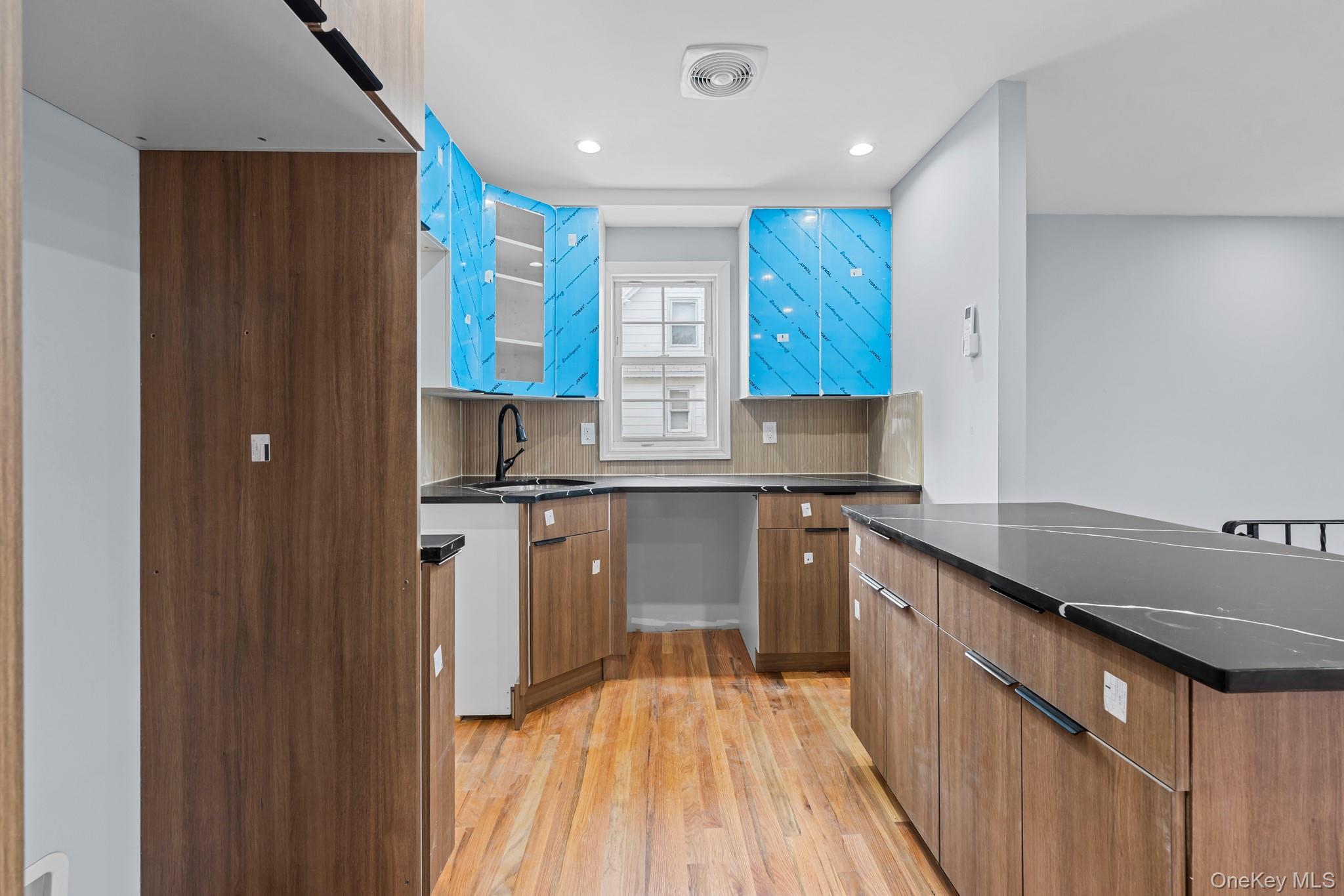 Single Family 139th Avenue Queens, NY 11422, MLS-1044309-10