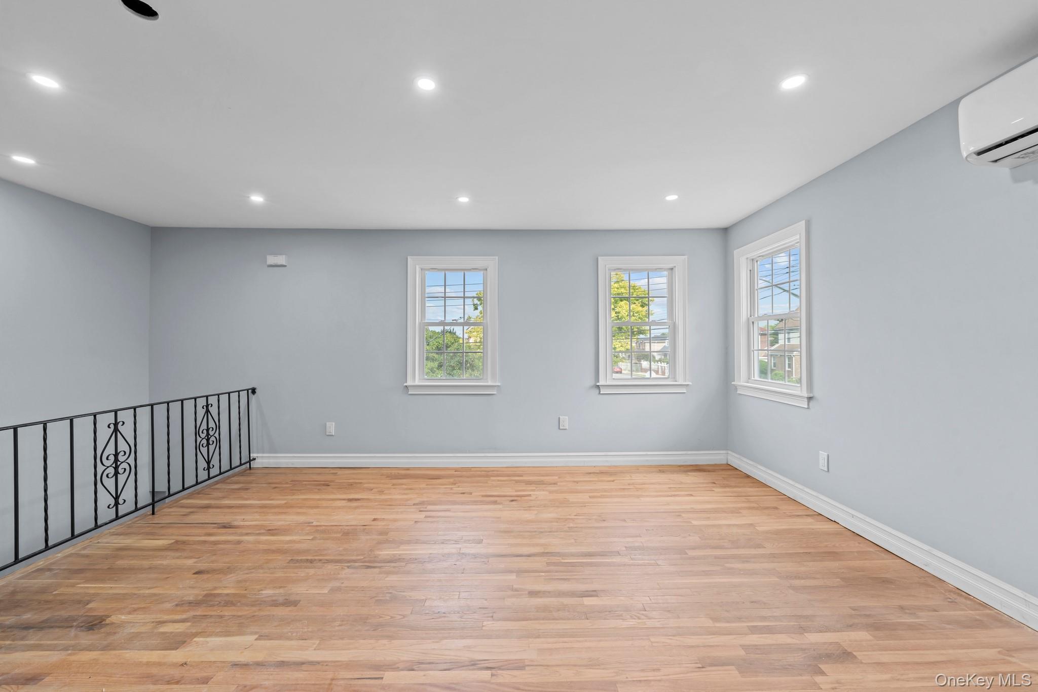 Single Family 139th Avenue Queens, NY 11422, MLS-1044309-11