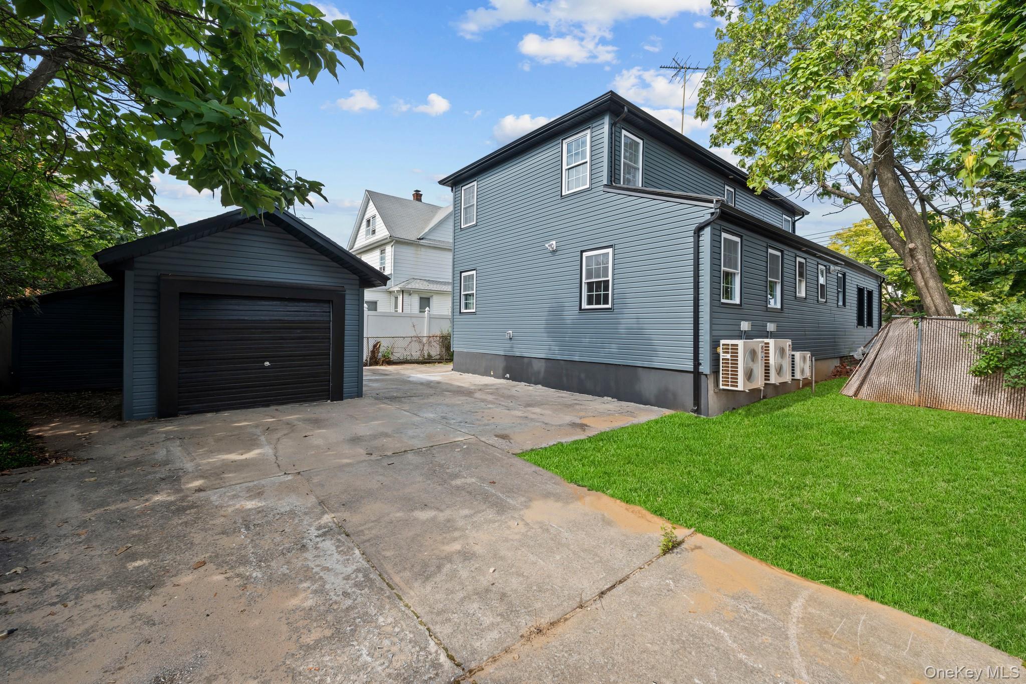Single Family 139th Avenue Queens, NY 11422, MLS-1044309-16