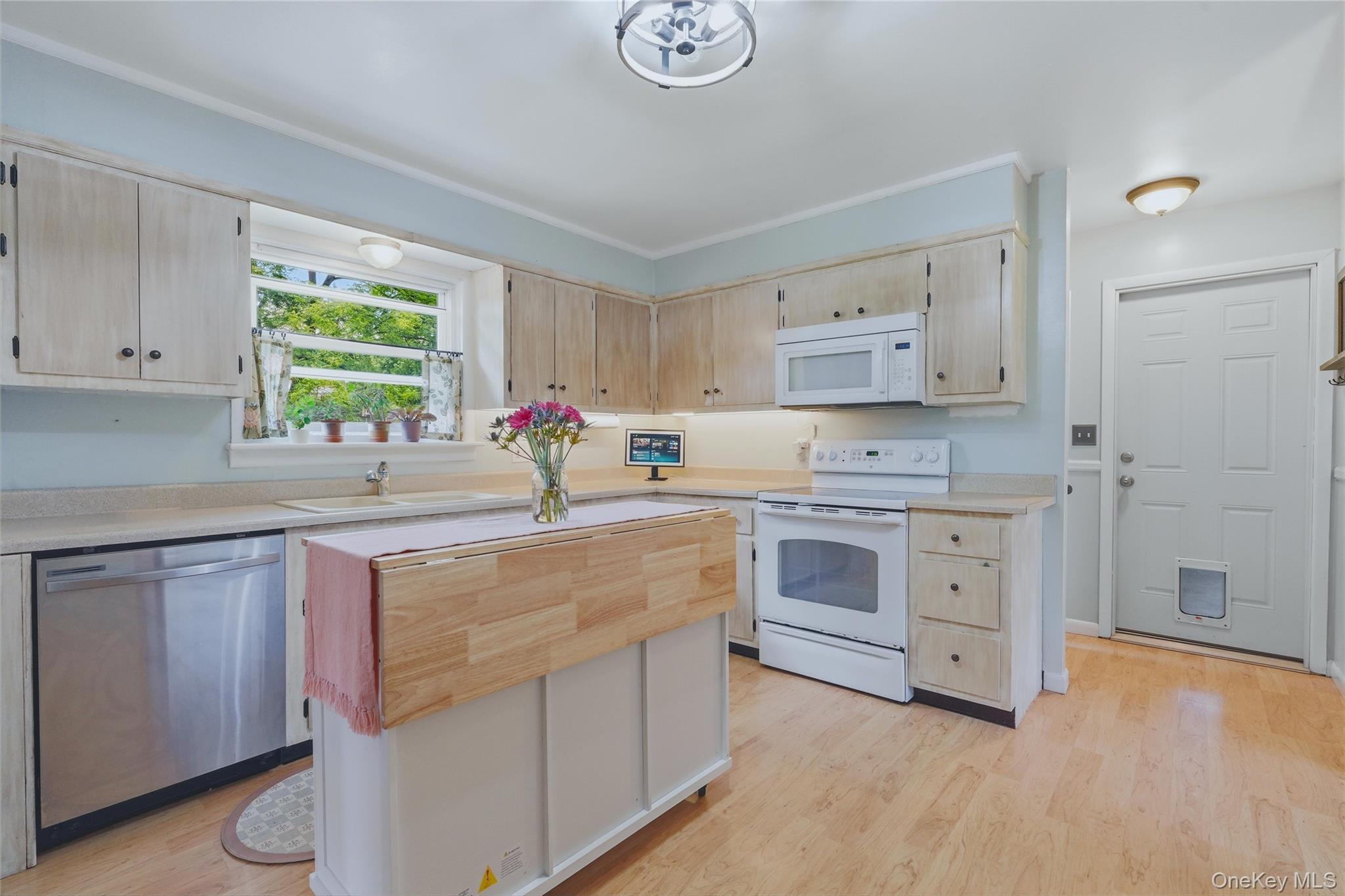 Single Family Esther Place Ulster County, NY 12449, MLS-1044339-11