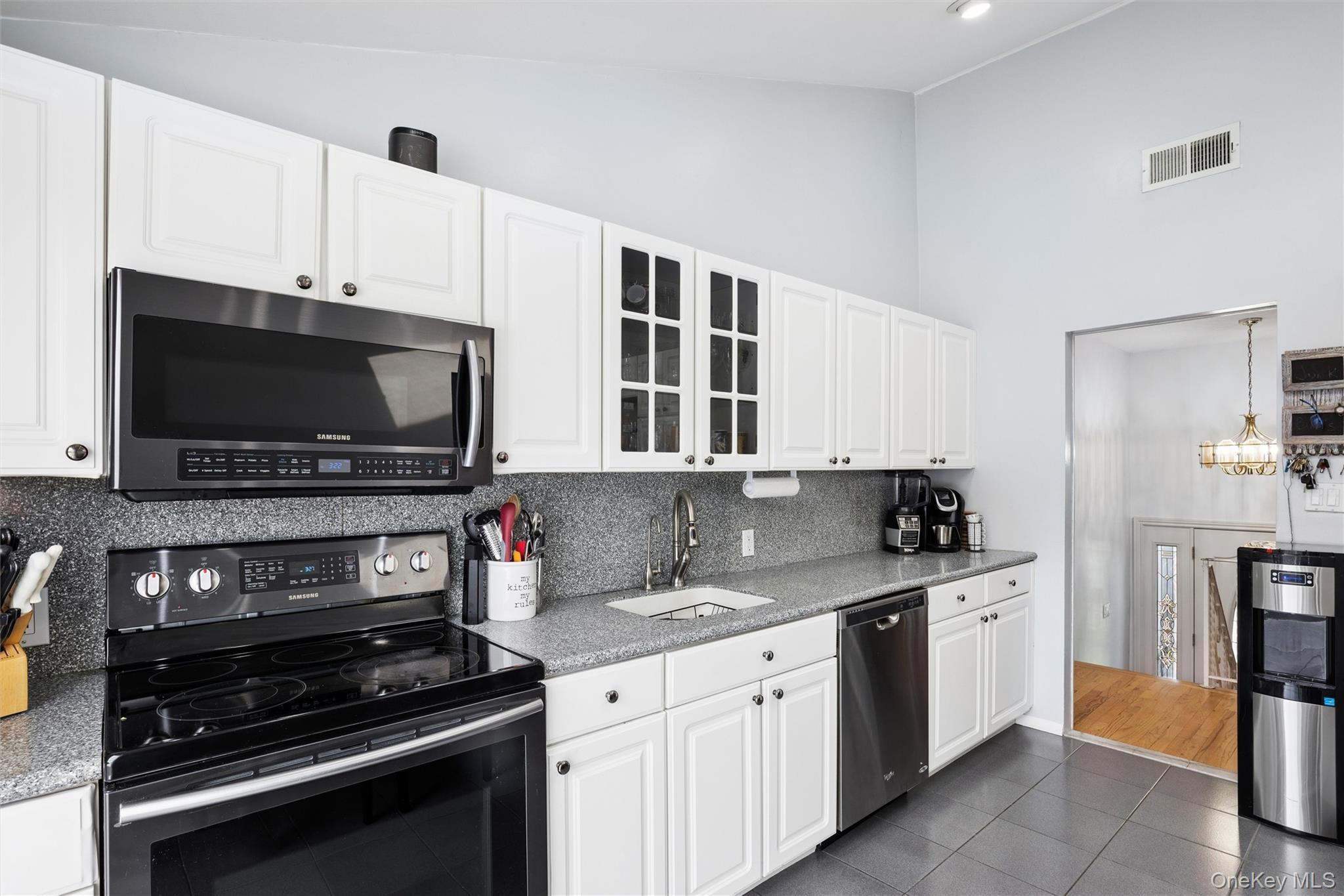 Single Family Sherwood Drive  Nassau County, NY 11714, MLS-1044453-13