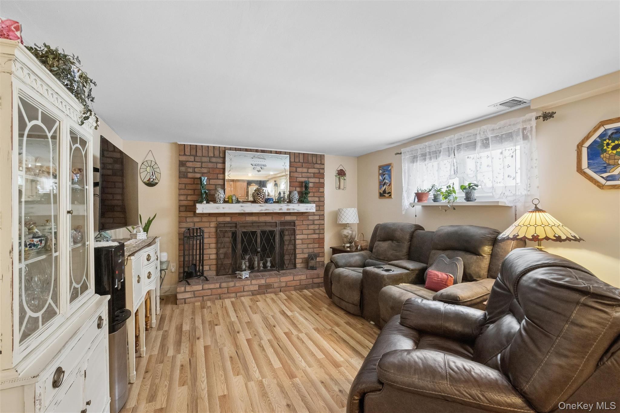 Single Family Sherwood Drive  Nassau County, NY 11714, MLS-1044453-20