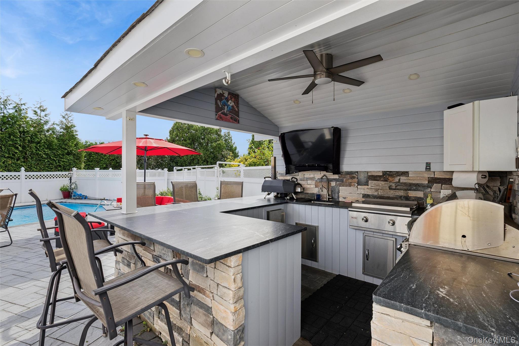 Single Family Sherwood Drive  Nassau County, NY 11714, MLS-1044453-3