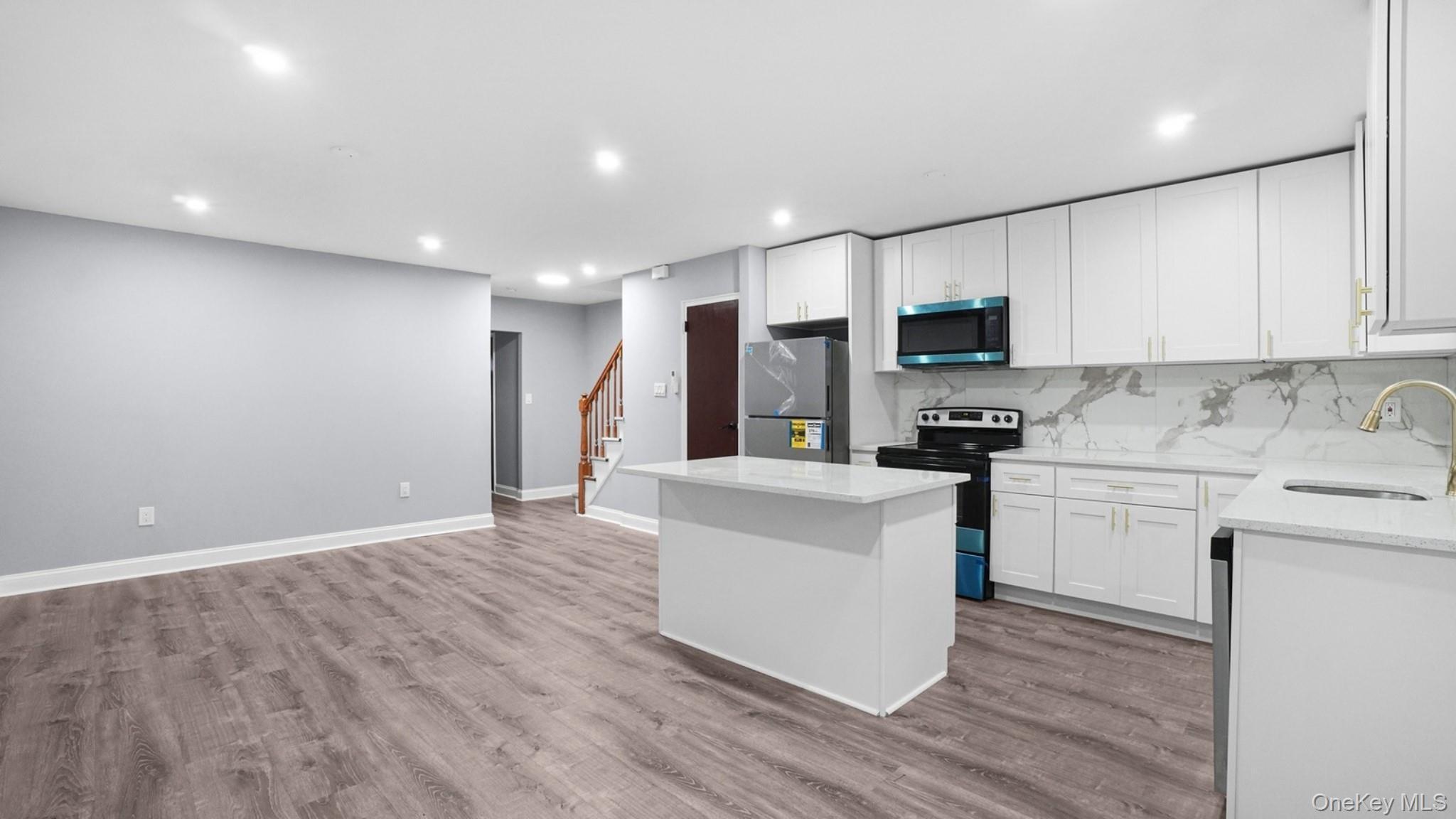 Single Family E 227th Street Bronx, NY 10466, MLS-1044457-11