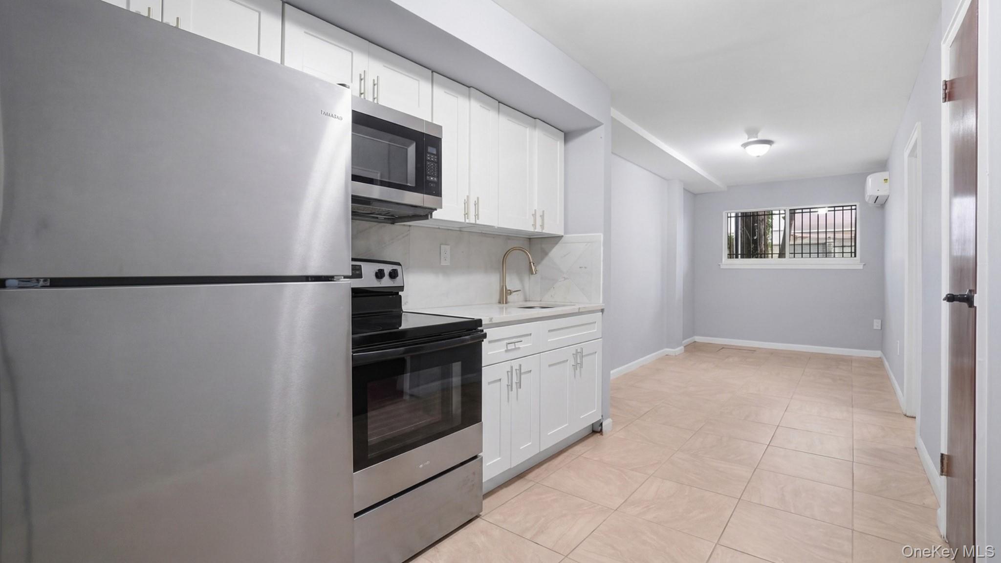 Single Family E 227th Street Bronx, NY 10466, MLS-1044457-12