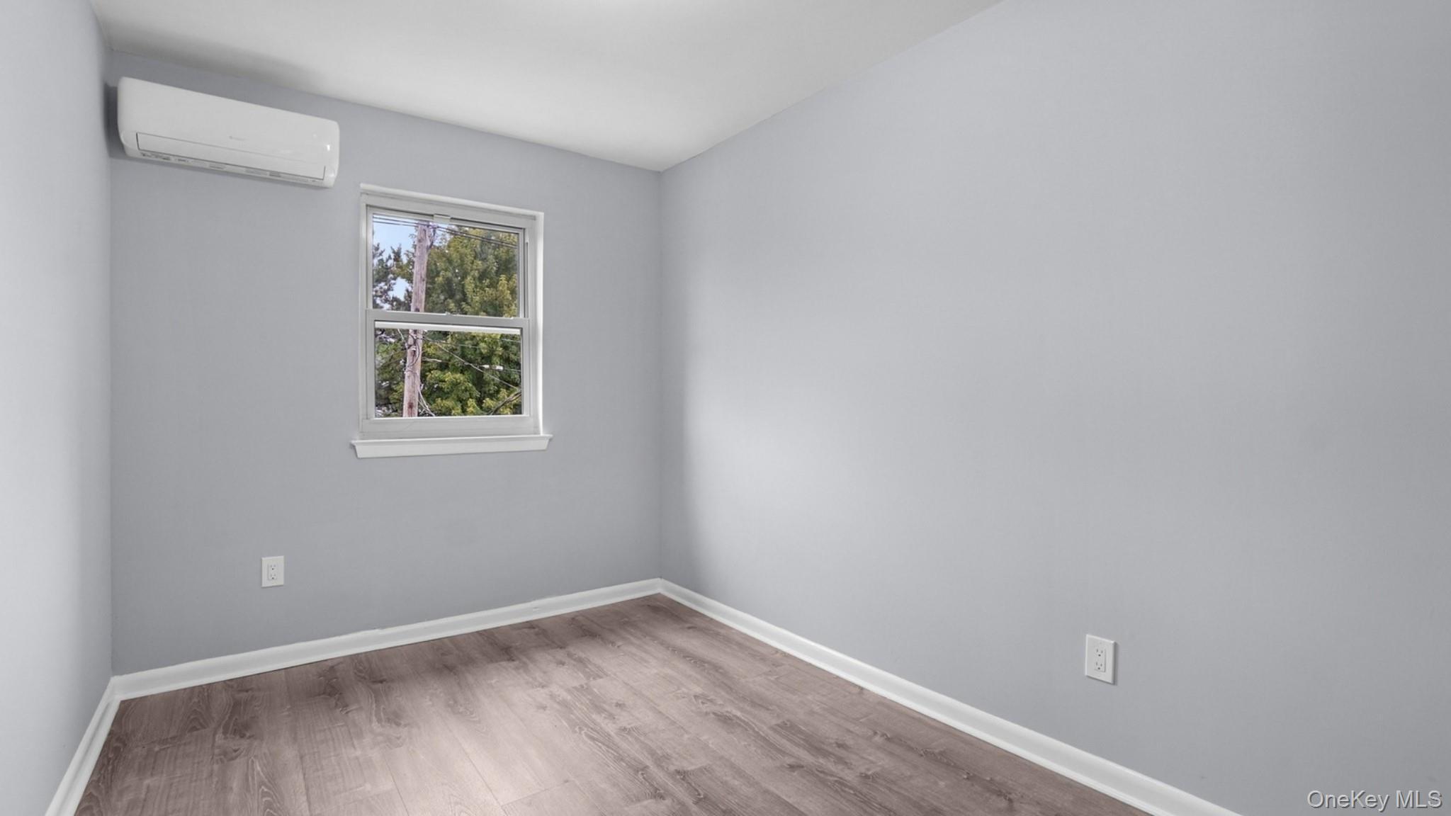 Single Family E 227th Street Bronx, NY 10466, MLS-1044457-17
