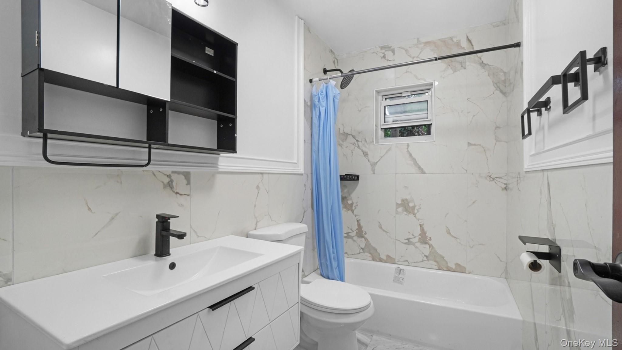 Single Family E 227th Street Bronx, NY 10466, MLS-1044457-21