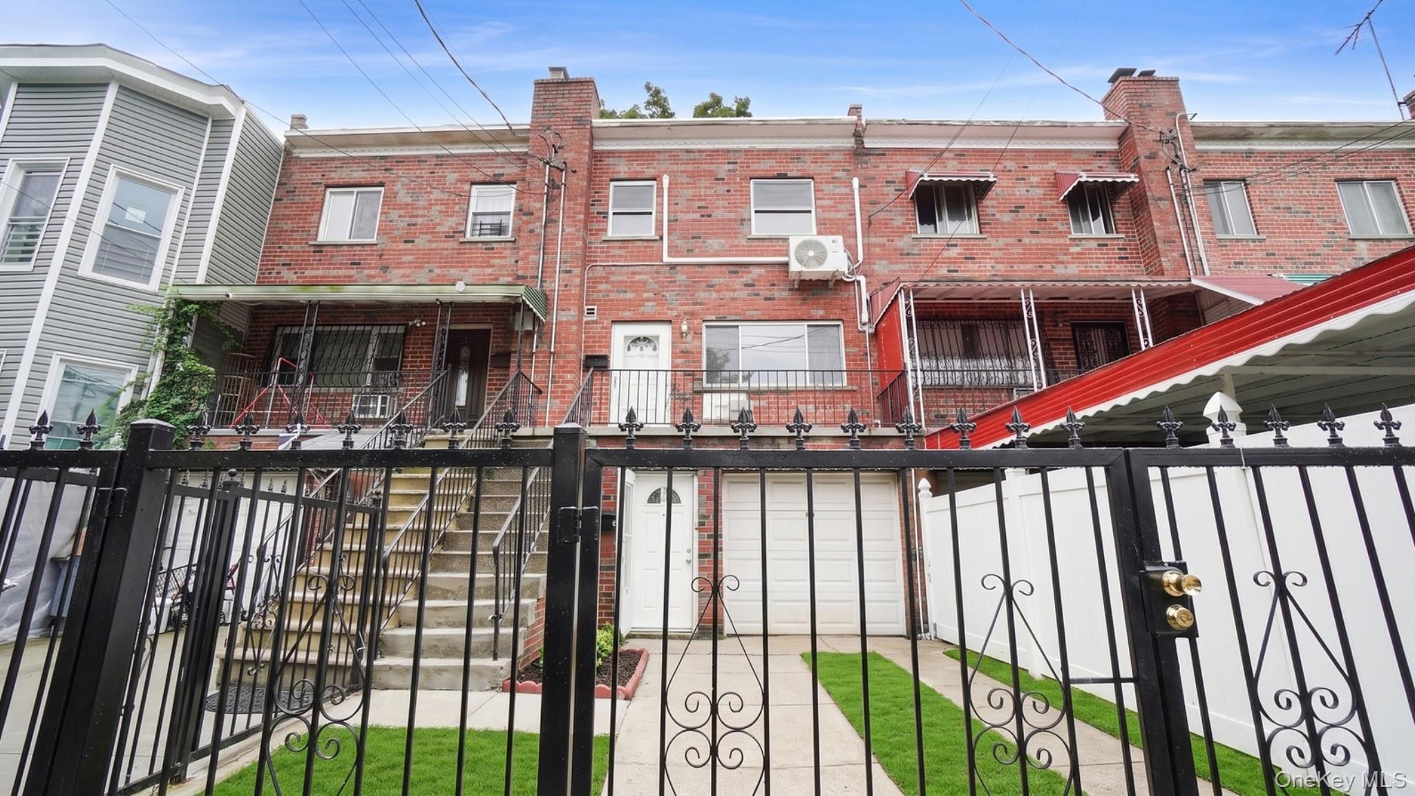 Single Family E 227th Street Bronx, NY 10466, MLS-1044457-22