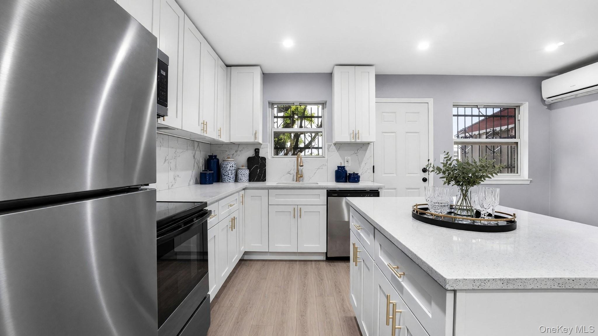 Single Family E 227th Street Bronx, NY 10466, MLS-1044457-3