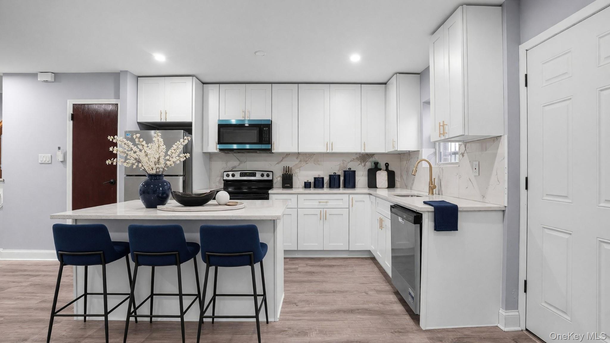 Single Family E 227th Street Bronx, NY 10466, MLS-1044457-4
