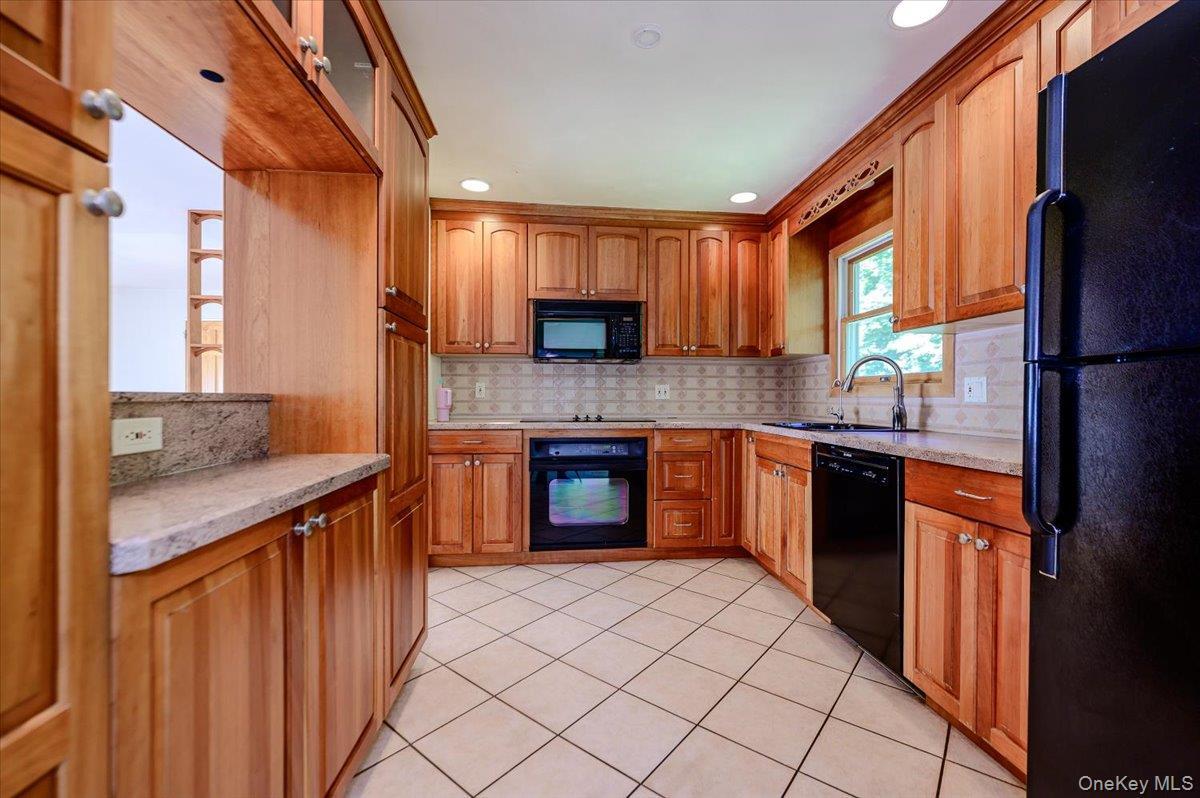 Single Family Somerstown Road Westchester County, NY 10562, MLS-1044513-12