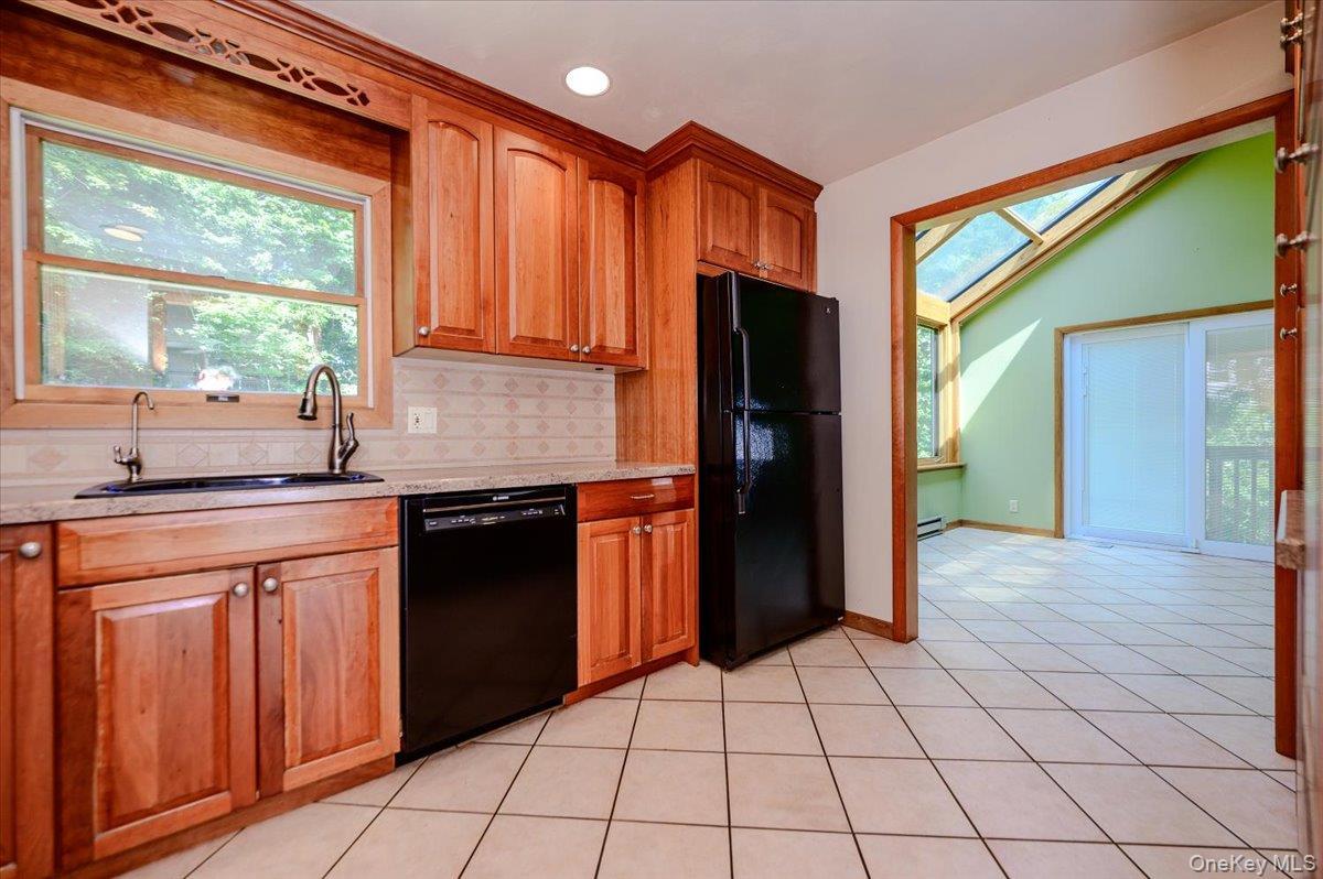 Single Family Somerstown Road Westchester County, NY 10562, MLS-1044513-13