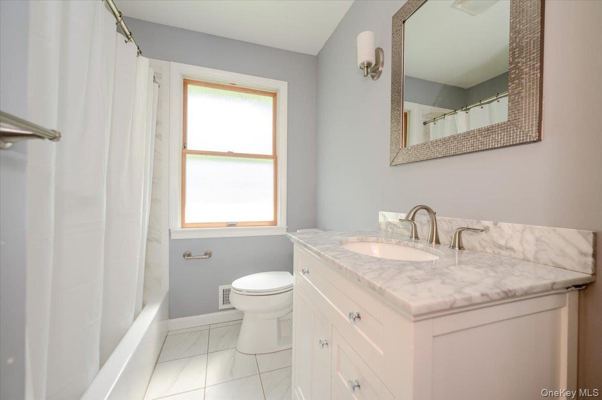 Single Family Somerstown Road Westchester County, NY 10562, MLS-1044513-15