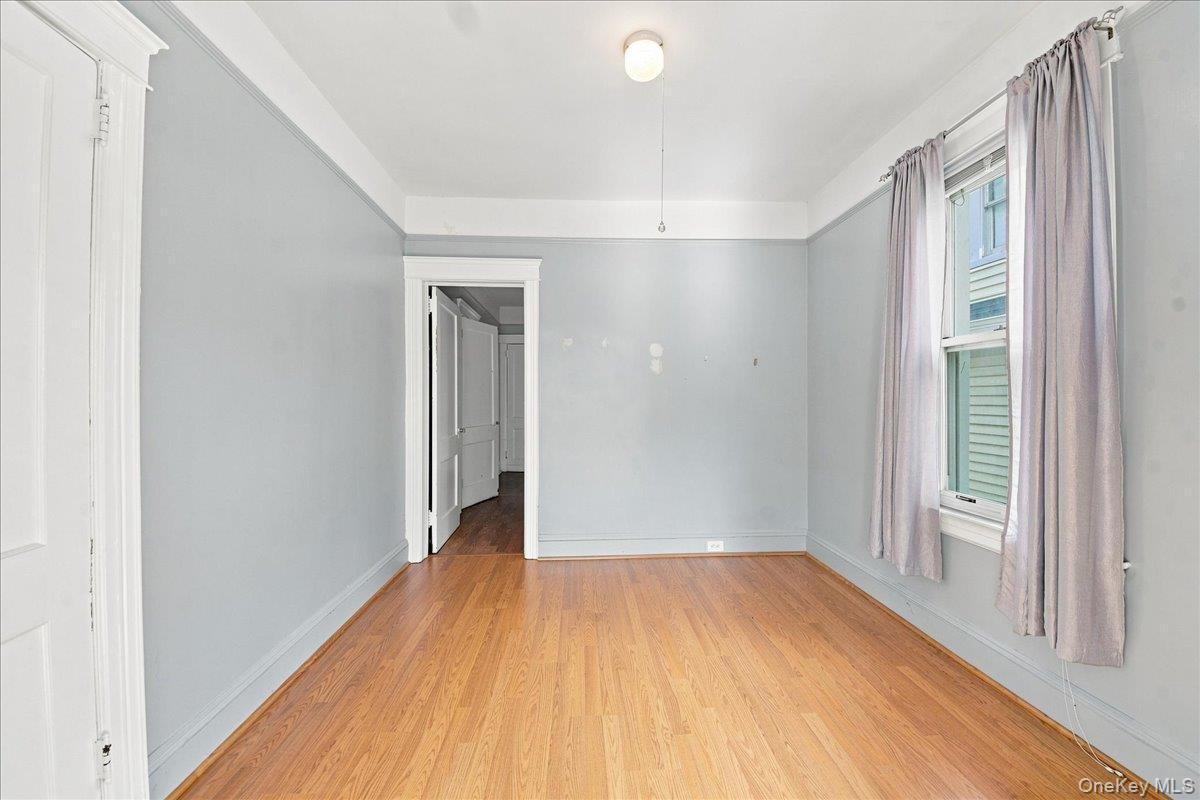 Single Family Hollywood Avenue Bronx, NY 10465, MLS-1044566-10