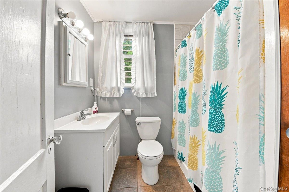 Single Family Hollywood Avenue Bronx, NY 10465, MLS-1044566-15