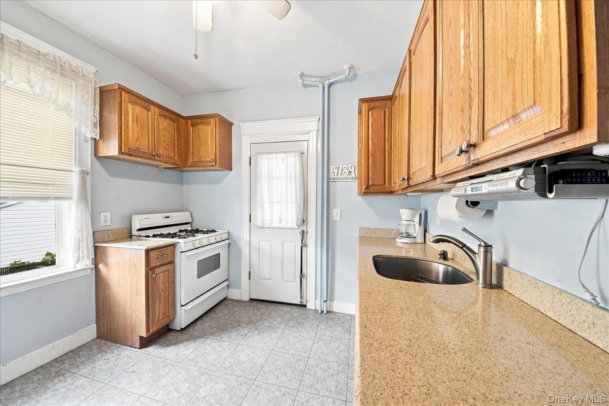 Single Family Hollywood Avenue Bronx, NY 10465, MLS-1044566-16