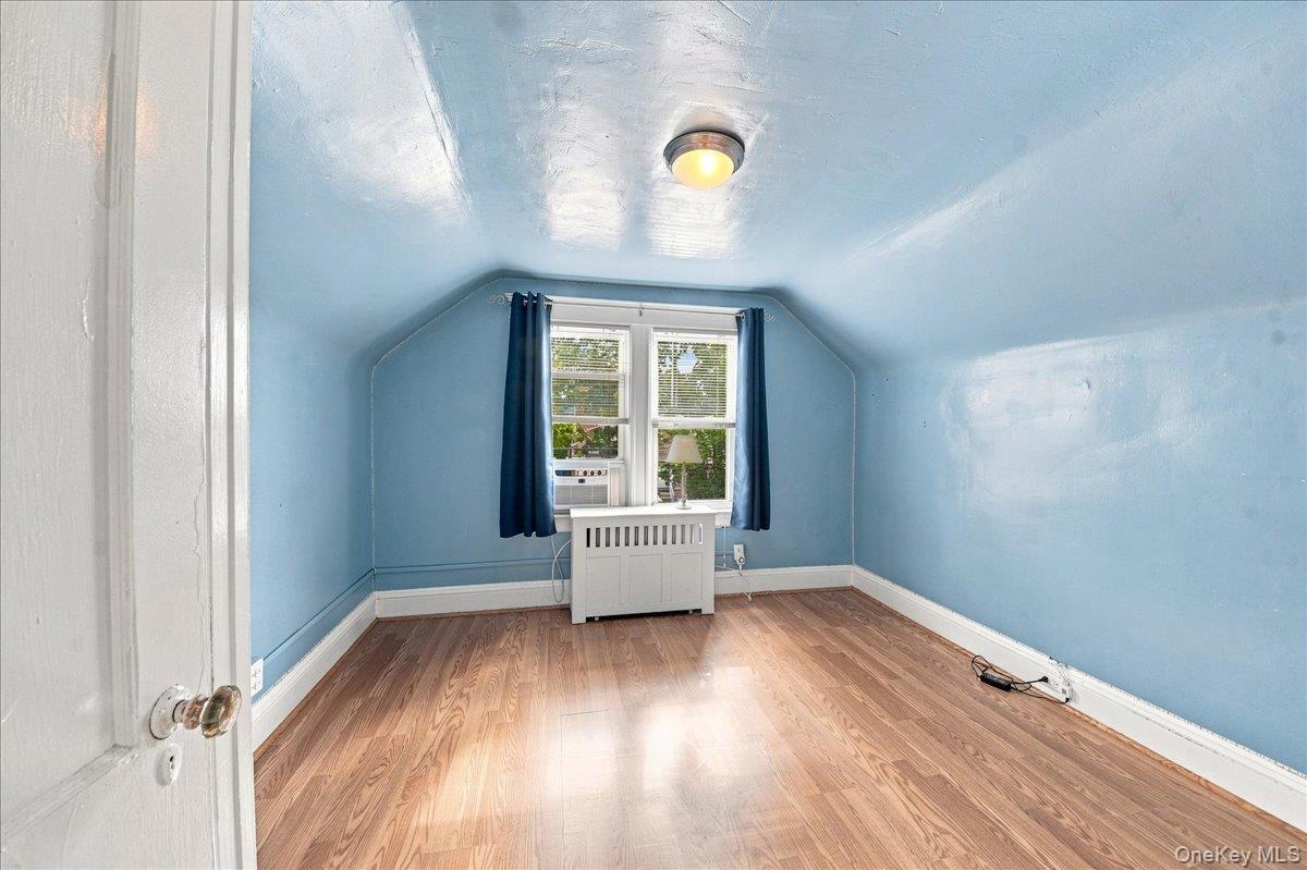Single Family Hollywood Avenue Bronx, NY 10465, MLS-1044566-21