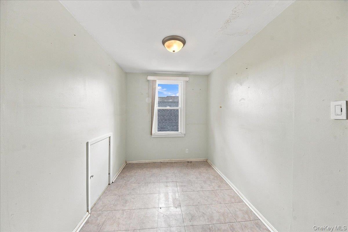 Single Family Hollywood Avenue Bronx, NY 10465, MLS-1044566-22
