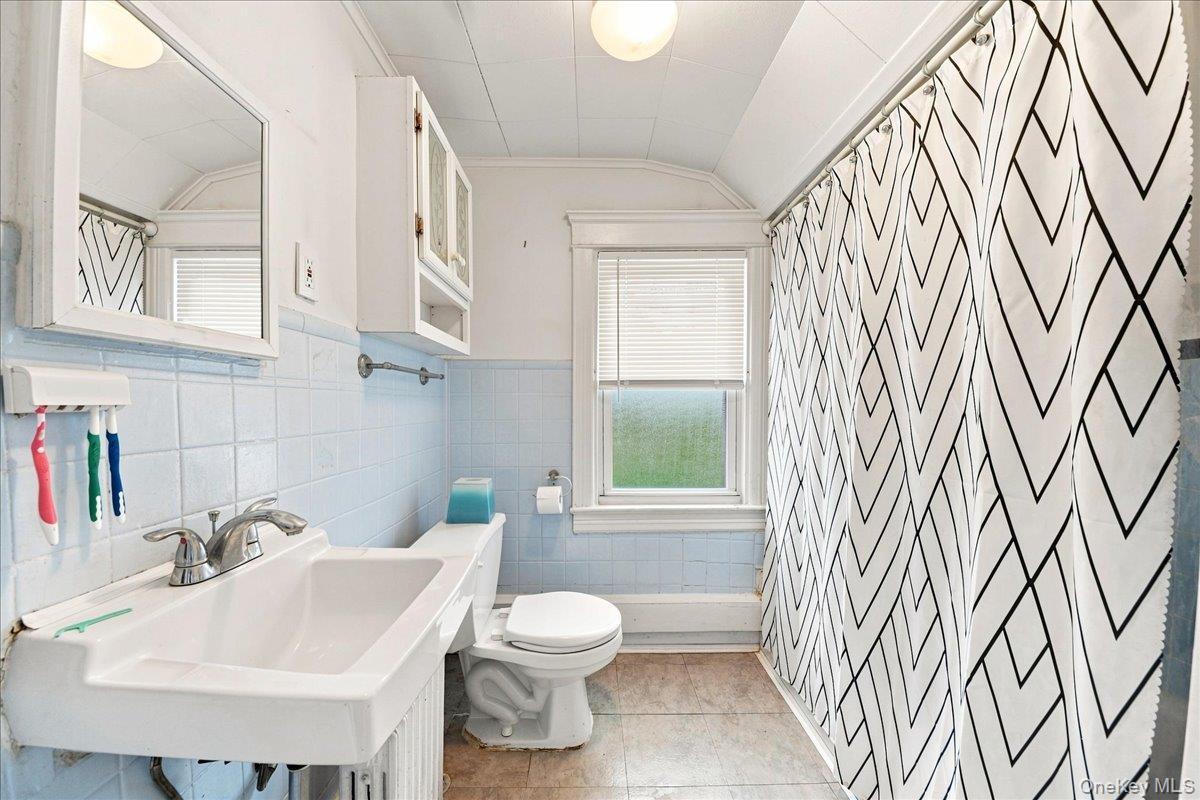 Single Family Hollywood Avenue Bronx, NY 10465, MLS-1044566-24