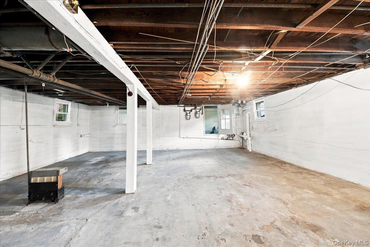 Single Family Hollywood Avenue Bronx, NY 10465, MLS-1044566-25