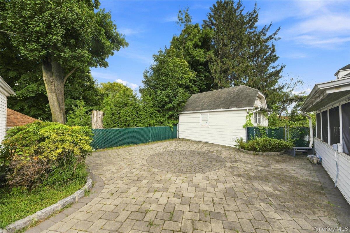 Single Family Hollywood Avenue Bronx, NY 10465, MLS-1044566-27
