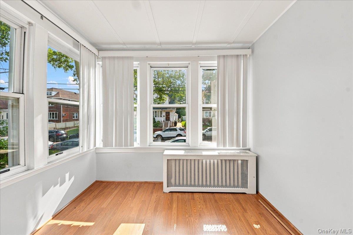 Single Family Hollywood Avenue Bronx, NY 10465, MLS-1044566-8