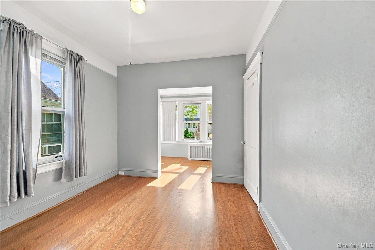 Single Family Hollywood Avenue Bronx, NY 10465, MLS-1044566-9