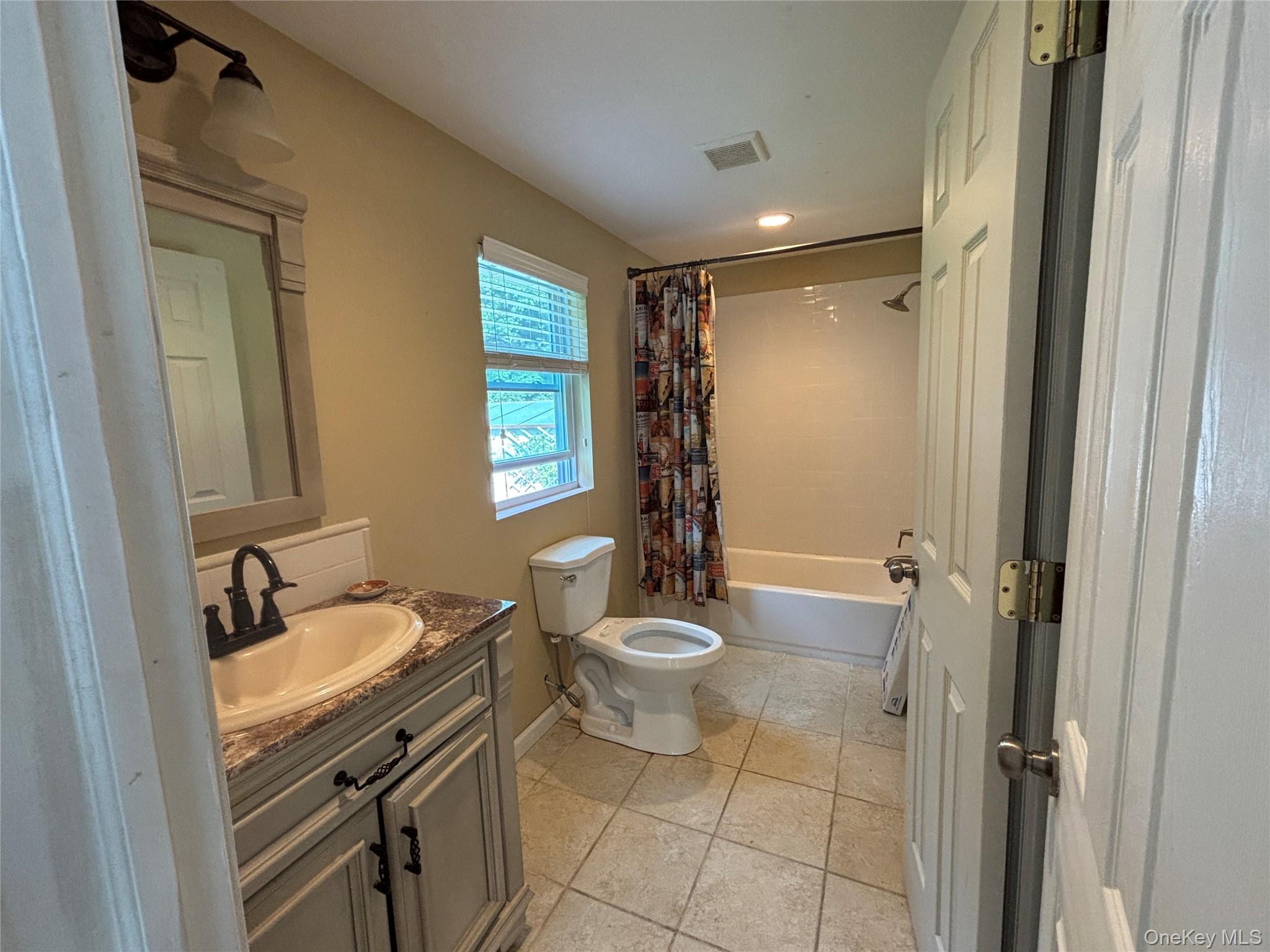 Single Family West Lane Suffolk County, NY 11901, MLS-1044594-14