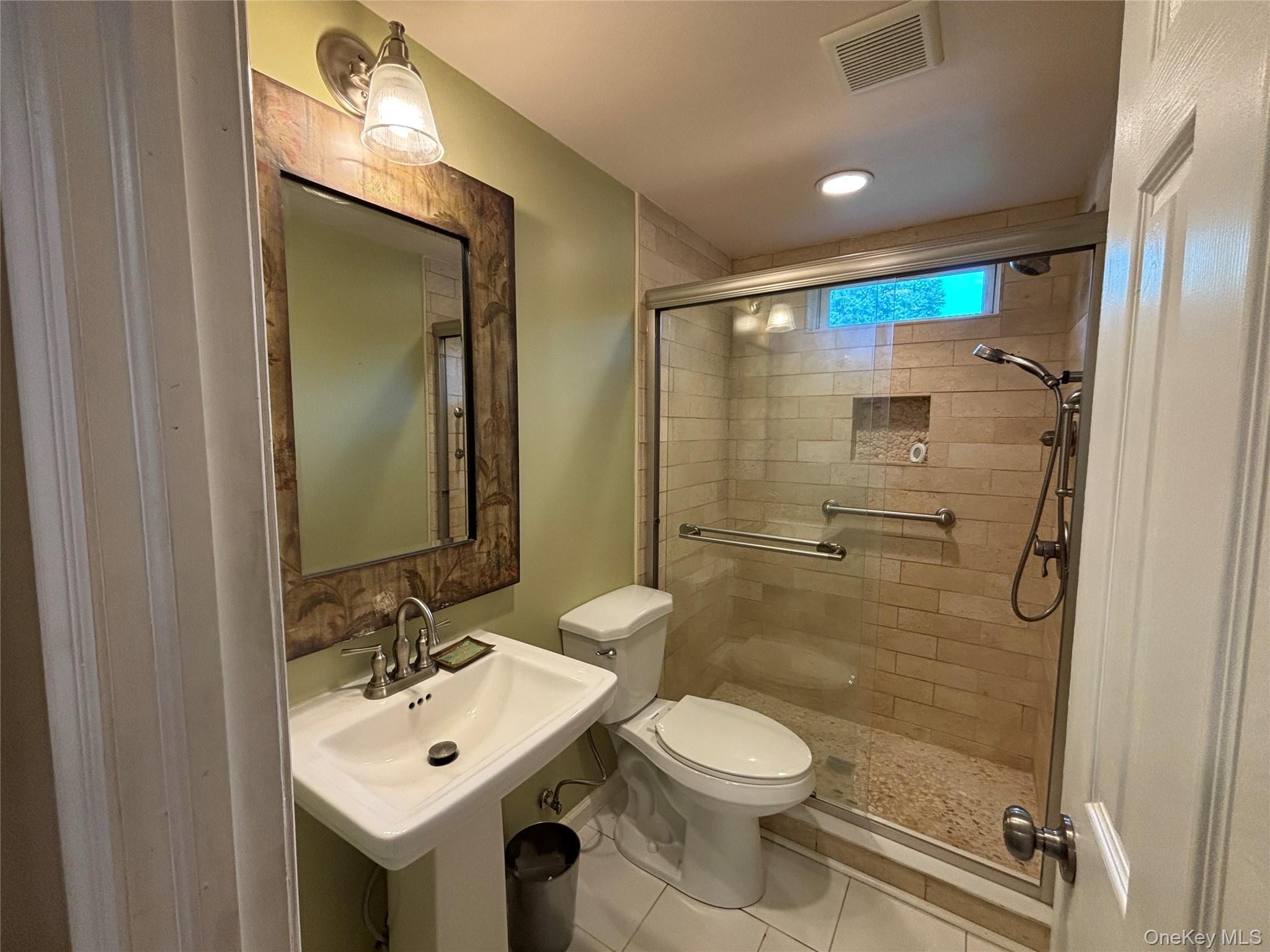Single Family West Lane Suffolk County, NY 11901, MLS-1044594-21