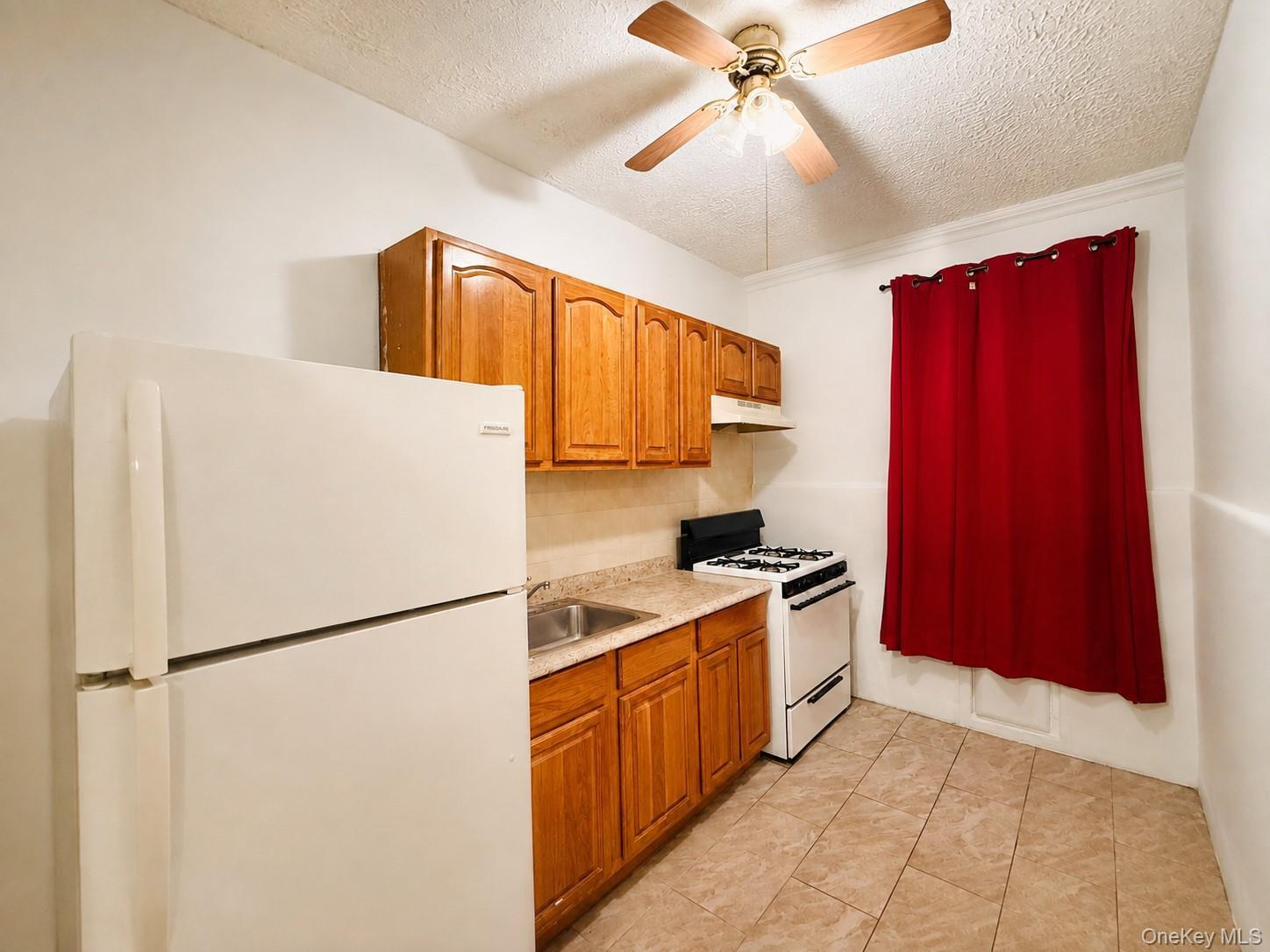 Single Family Colgate Avenue  Bronx, NY 10472, MLS-1044613-11