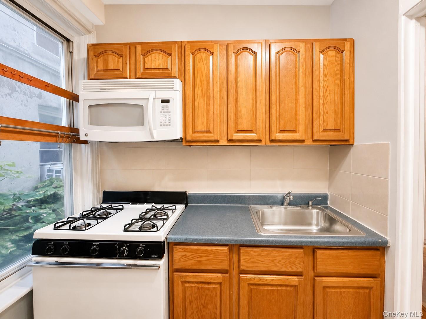 Single Family Colgate Avenue  Bronx, NY 10472, MLS-1044613-20