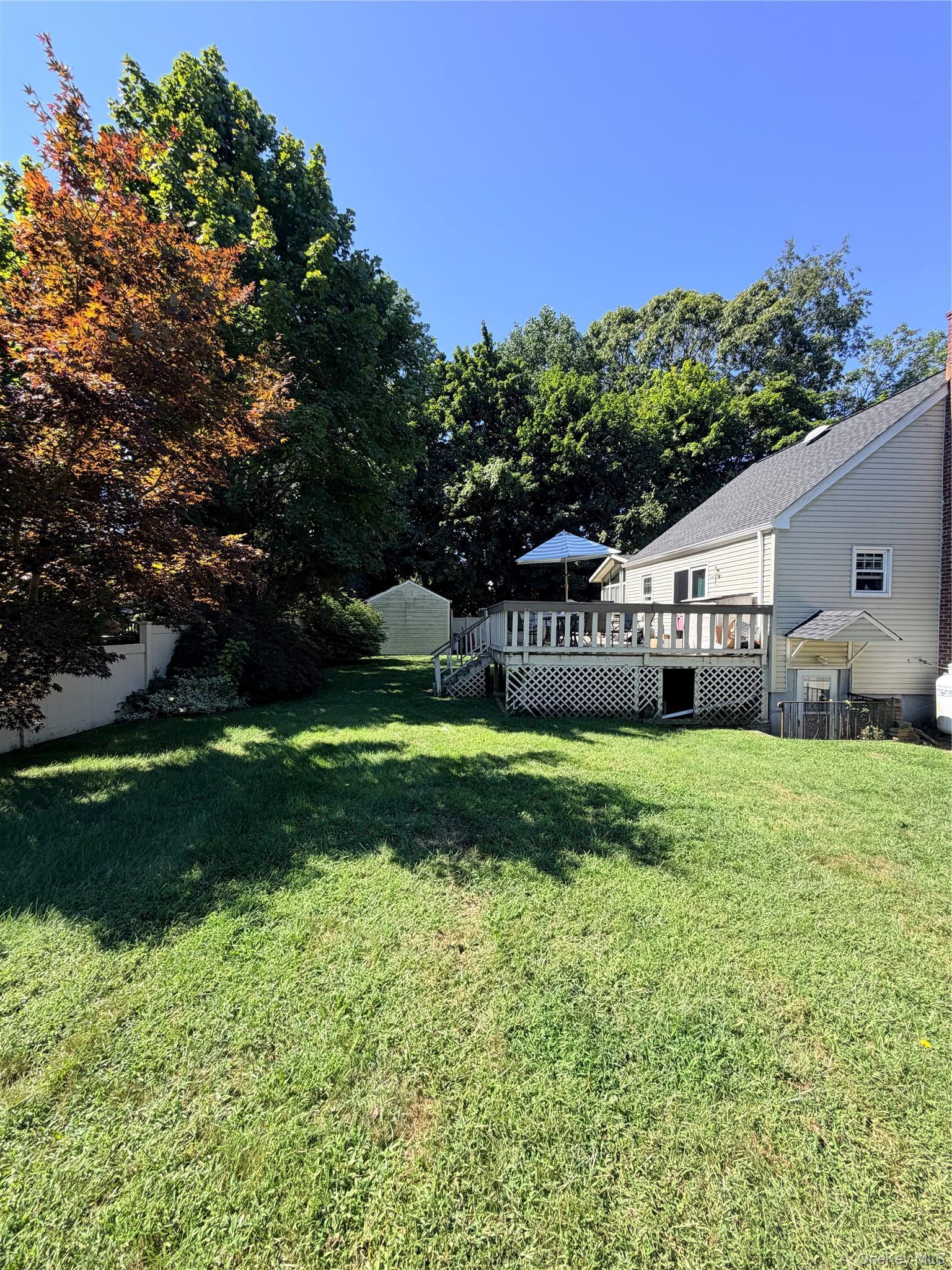 Single Family Rosewood Road  Suffolk County, NY 11754, MLS-1044626-25