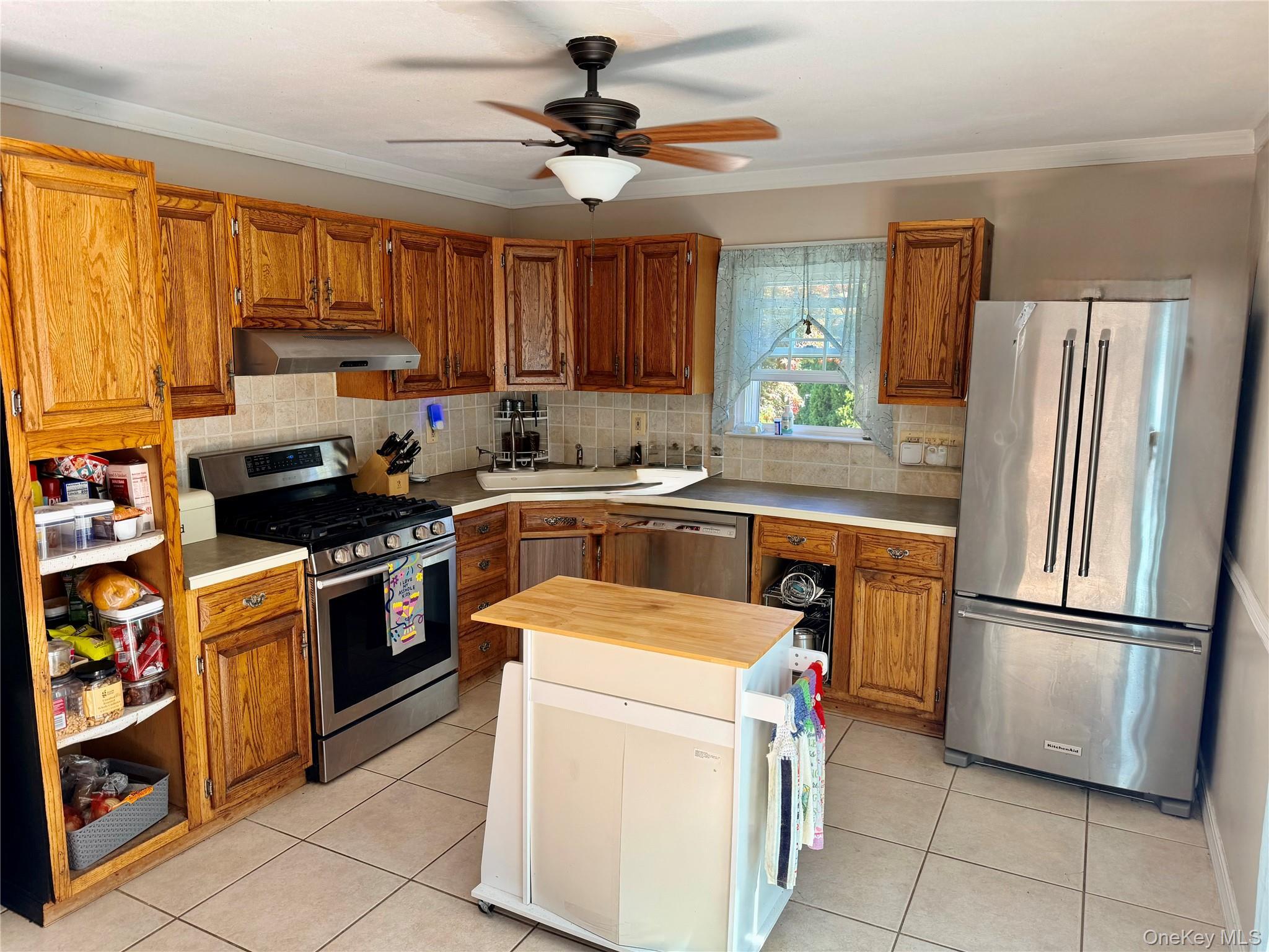 Single Family Rosewood Road  Suffolk County, NY 11754, MLS-1044626-3