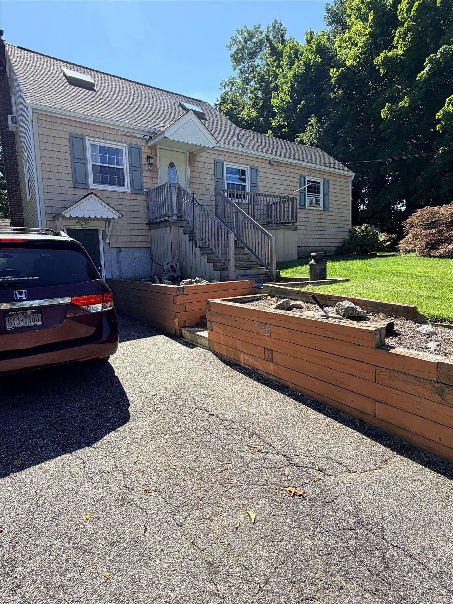 Single Family Rosewood Road  Suffolk County, NY 11754, MLS-1044626-33