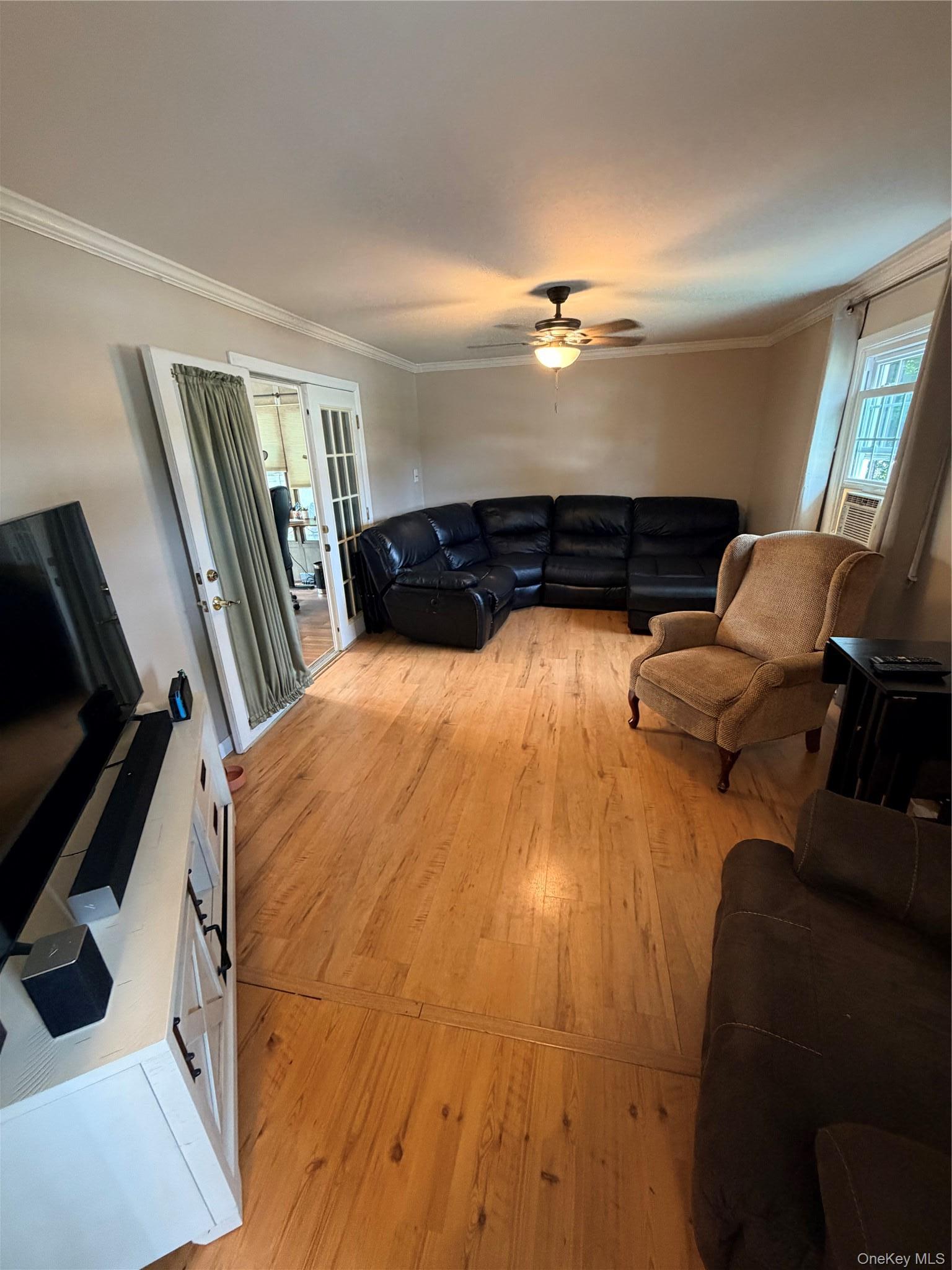 Single Family Rosewood Road  Suffolk County, NY 11754, MLS-1044626-36