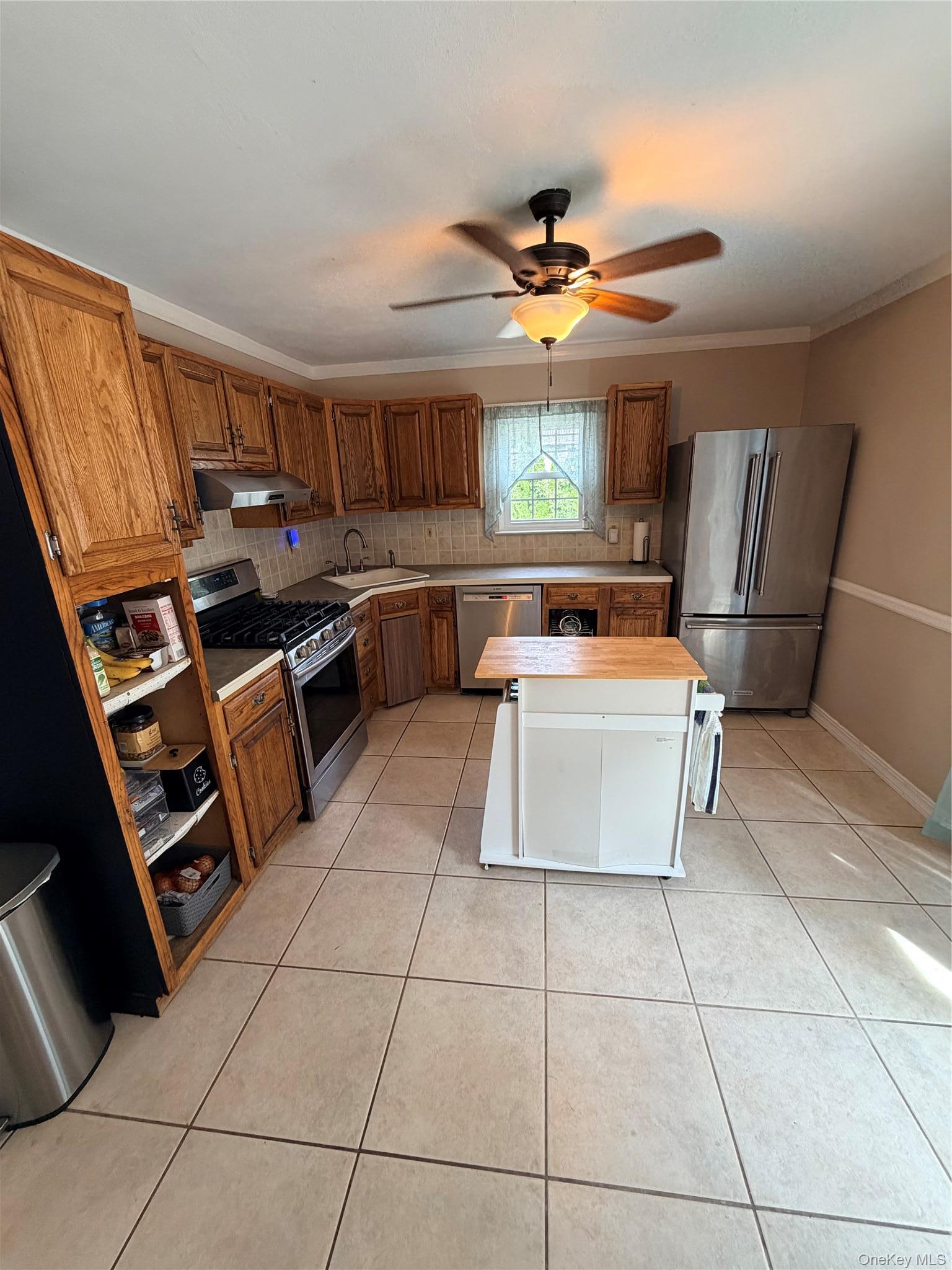 Single Family Rosewood Road  Suffolk County, NY 11754, MLS-1044626-39