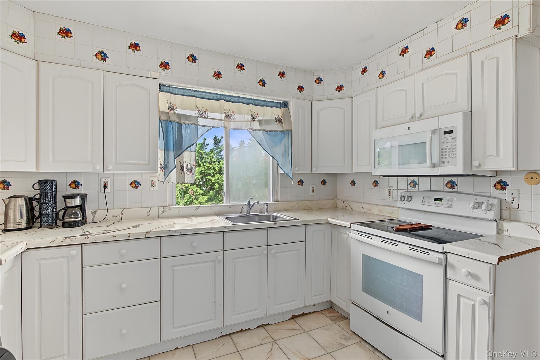 Single Family Massachusetts Avenue Suffolk County, NY 11706, MLS-1044627-9