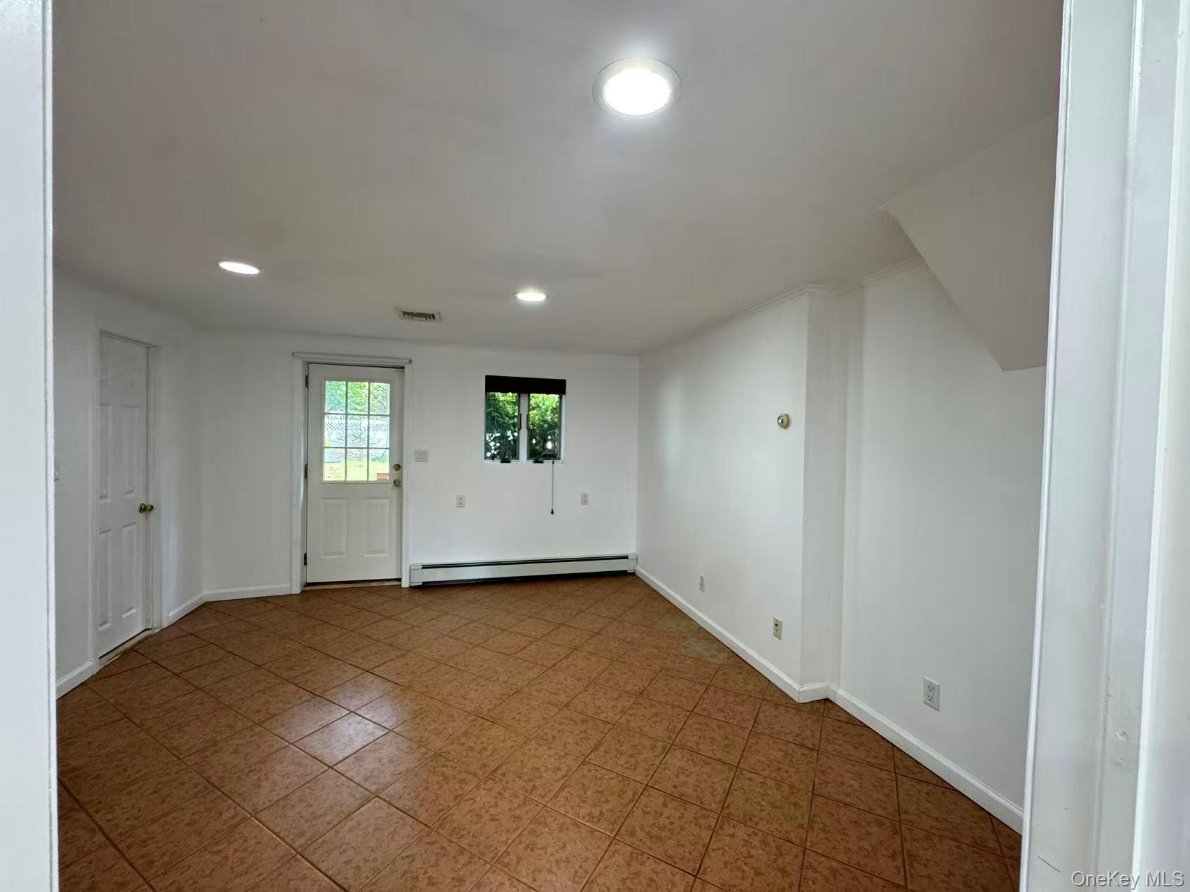 Single Family 5th Place Nassau County, NY 11791, MLS-1044687-16