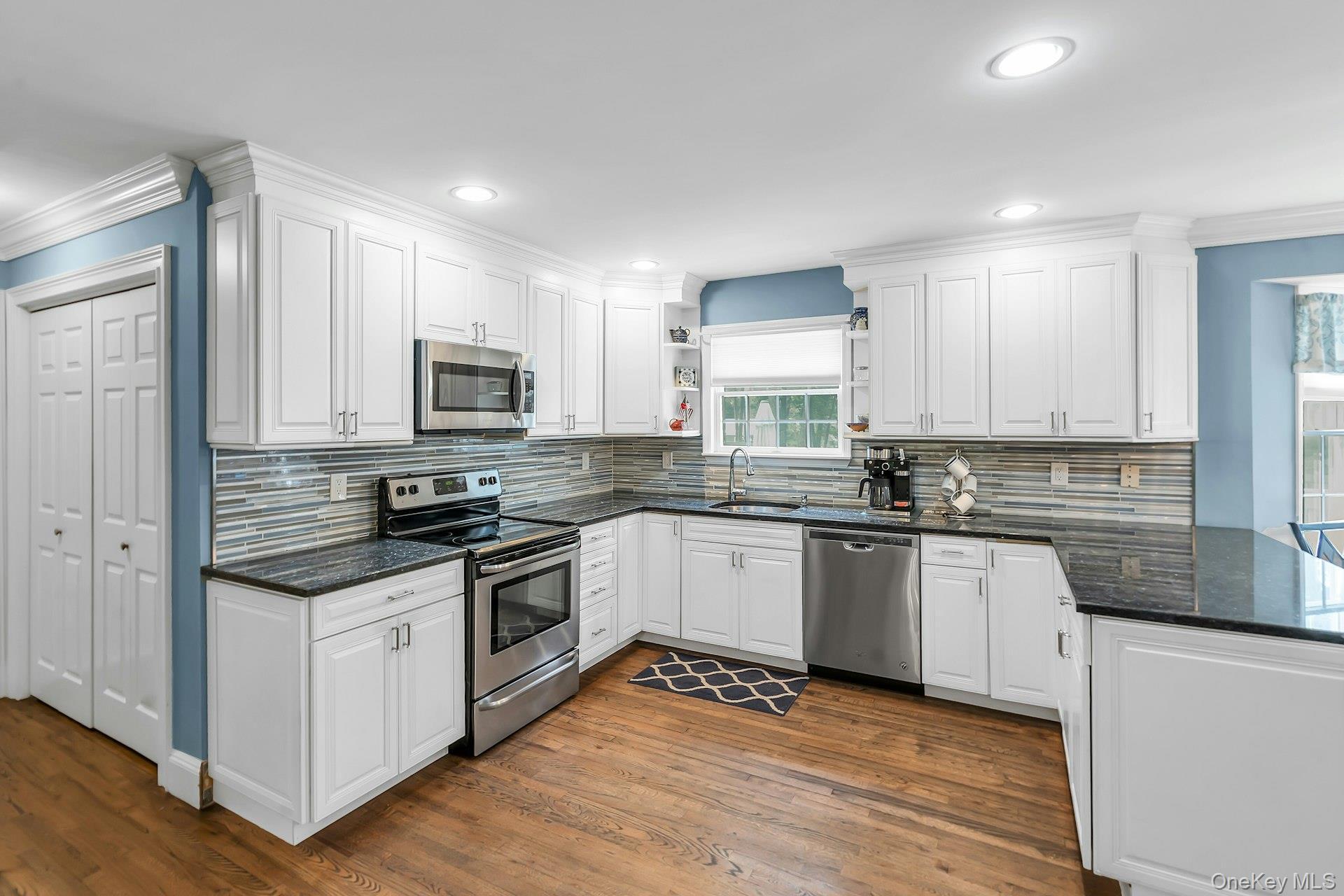 Single Family Washington Heights Avenue Suffolk County, NY 11946, MLS-1044708-5