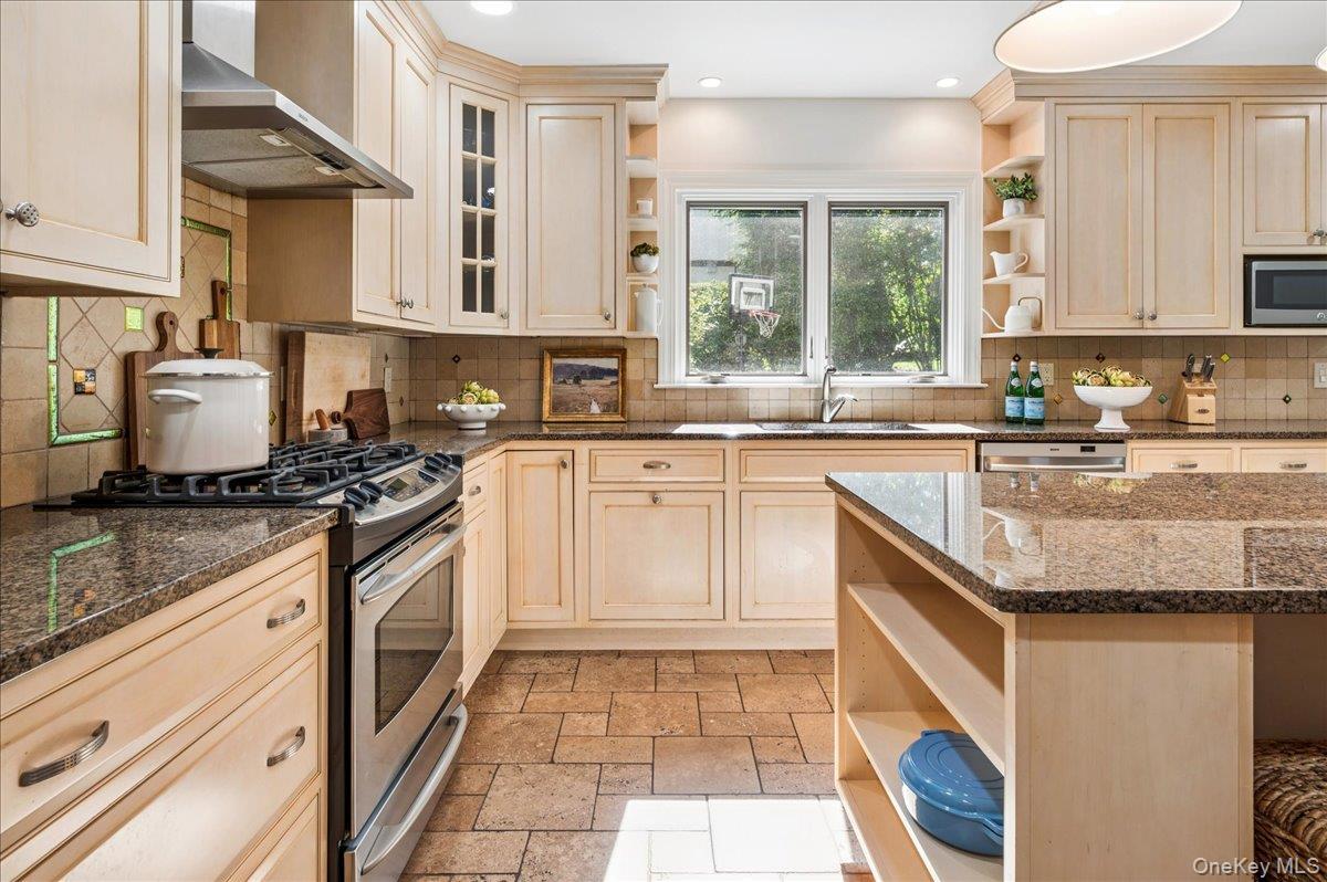 Single Family Broadfield Road  Westchester County, NY 10804, MLS-1044738-12