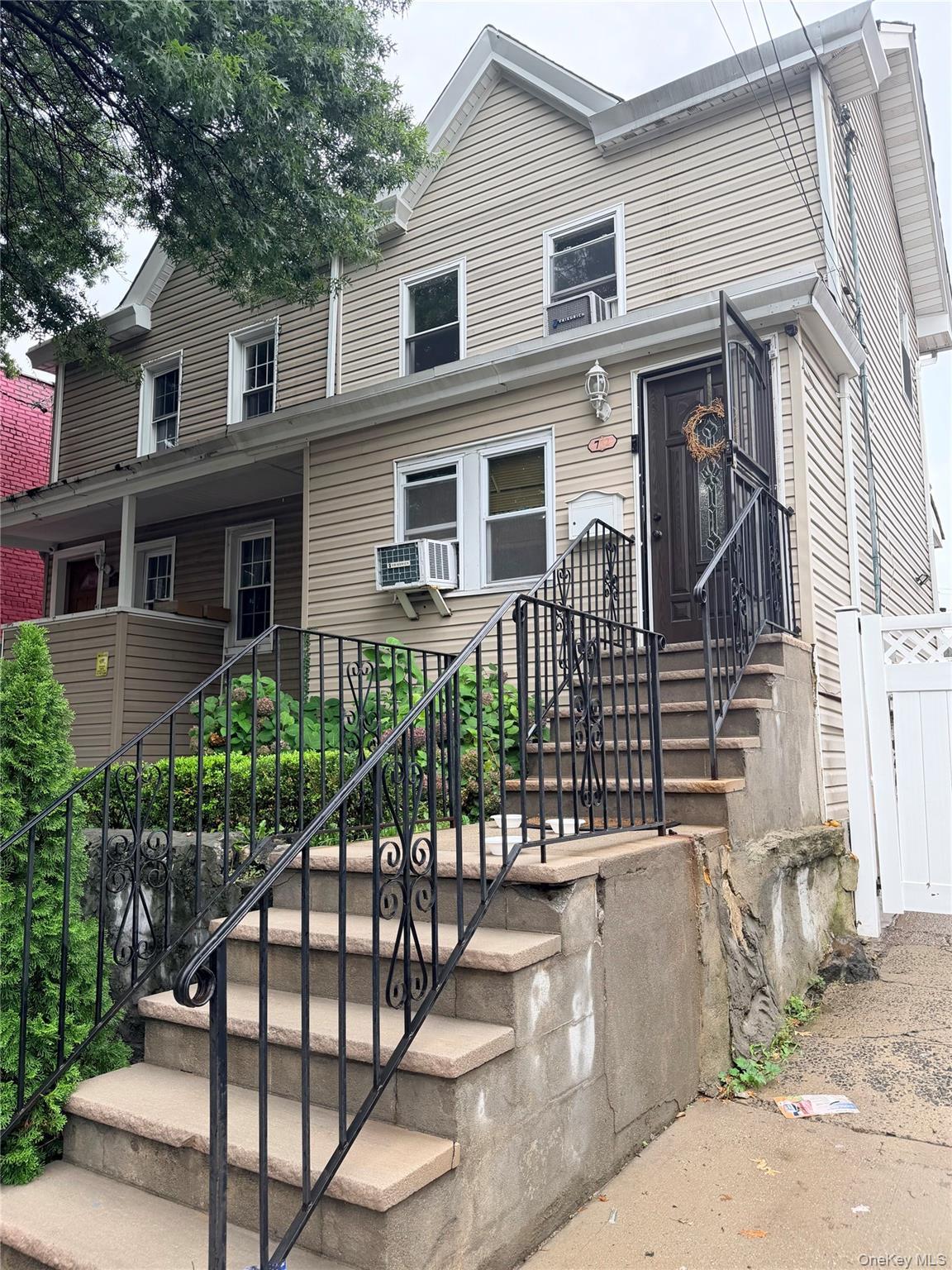 Single Family E 222nd Street Bronx, NY 10467, MLS-1044743-4