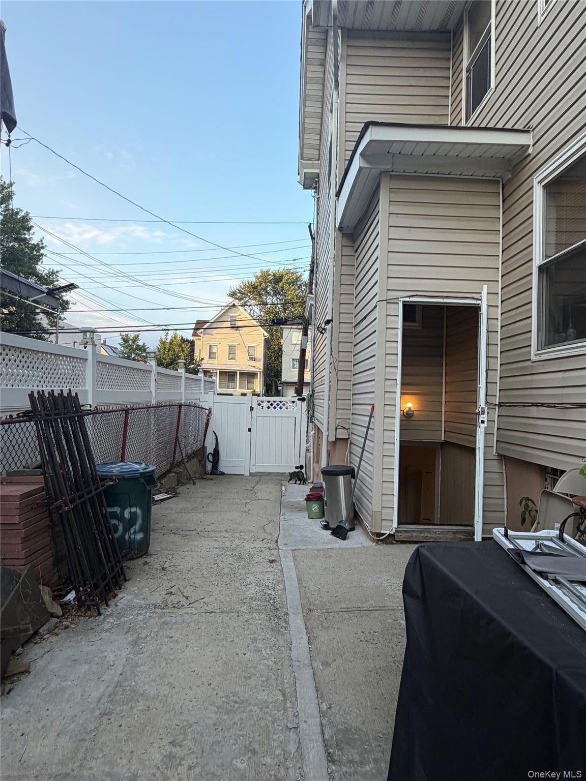 Single Family E 222nd Street Bronx, NY 10467, MLS-1044743-9