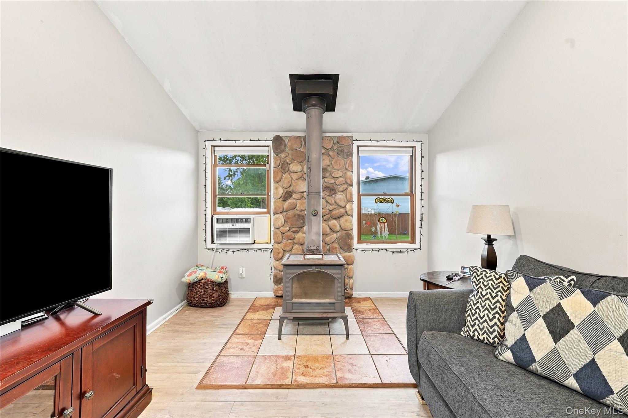 Single Family Talbot Lane  Suffolk County, NY 11784, MLS-1044751-16