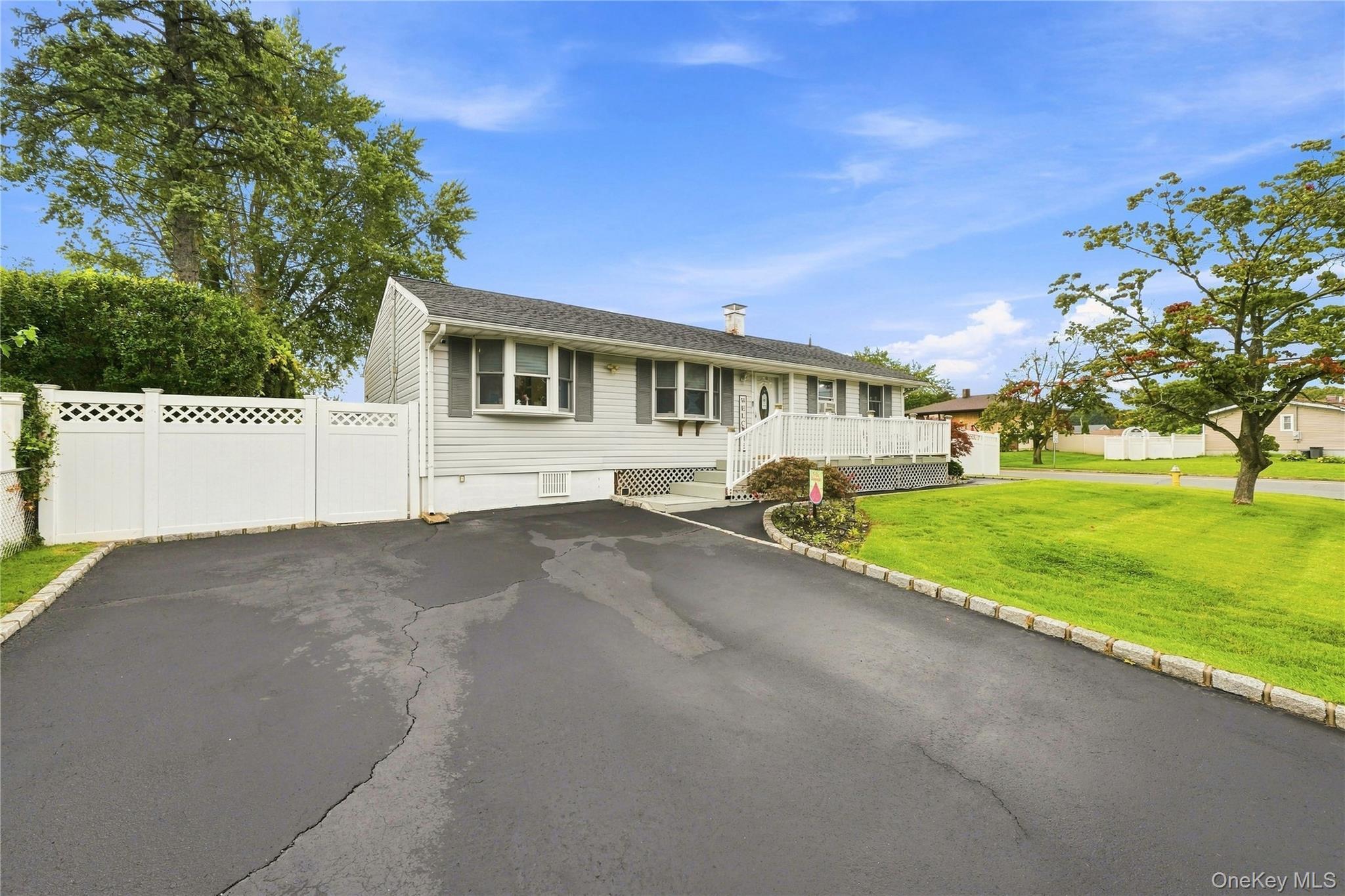 Single Family Talbot Lane  Suffolk County, NY 11784, MLS-1044751-2