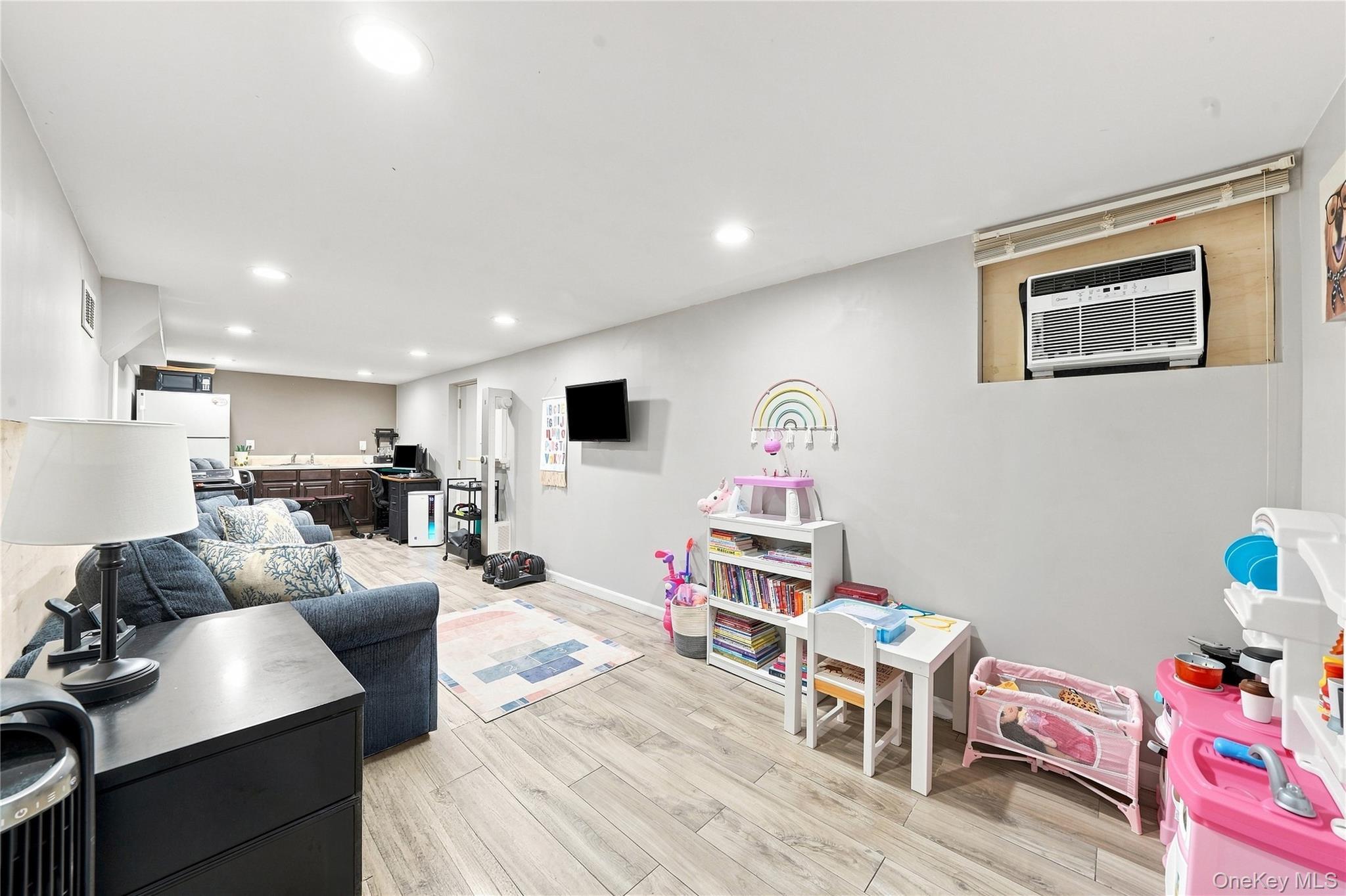 Single Family Talbot Lane  Suffolk County, NY 11784, MLS-1044751-29