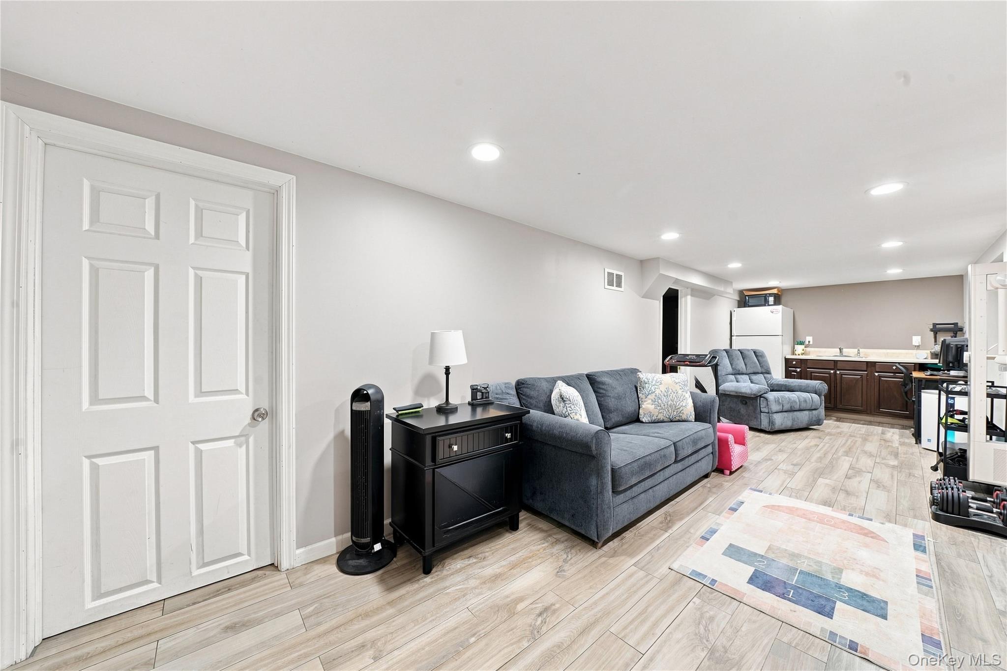 Single Family Talbot Lane  Suffolk County, NY 11784, MLS-1044751-31