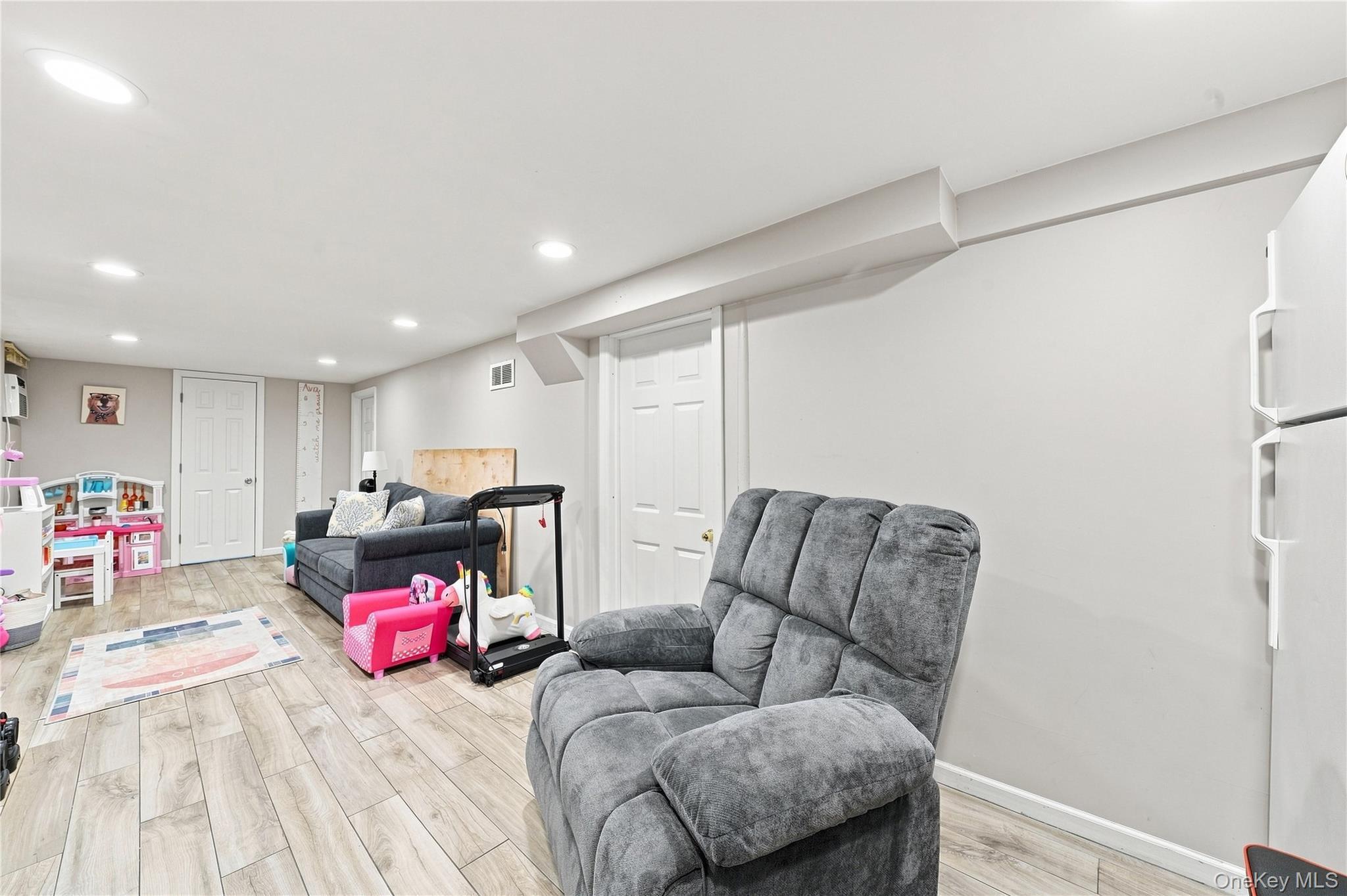 Single Family Talbot Lane  Suffolk County, NY 11784, MLS-1044751-35
