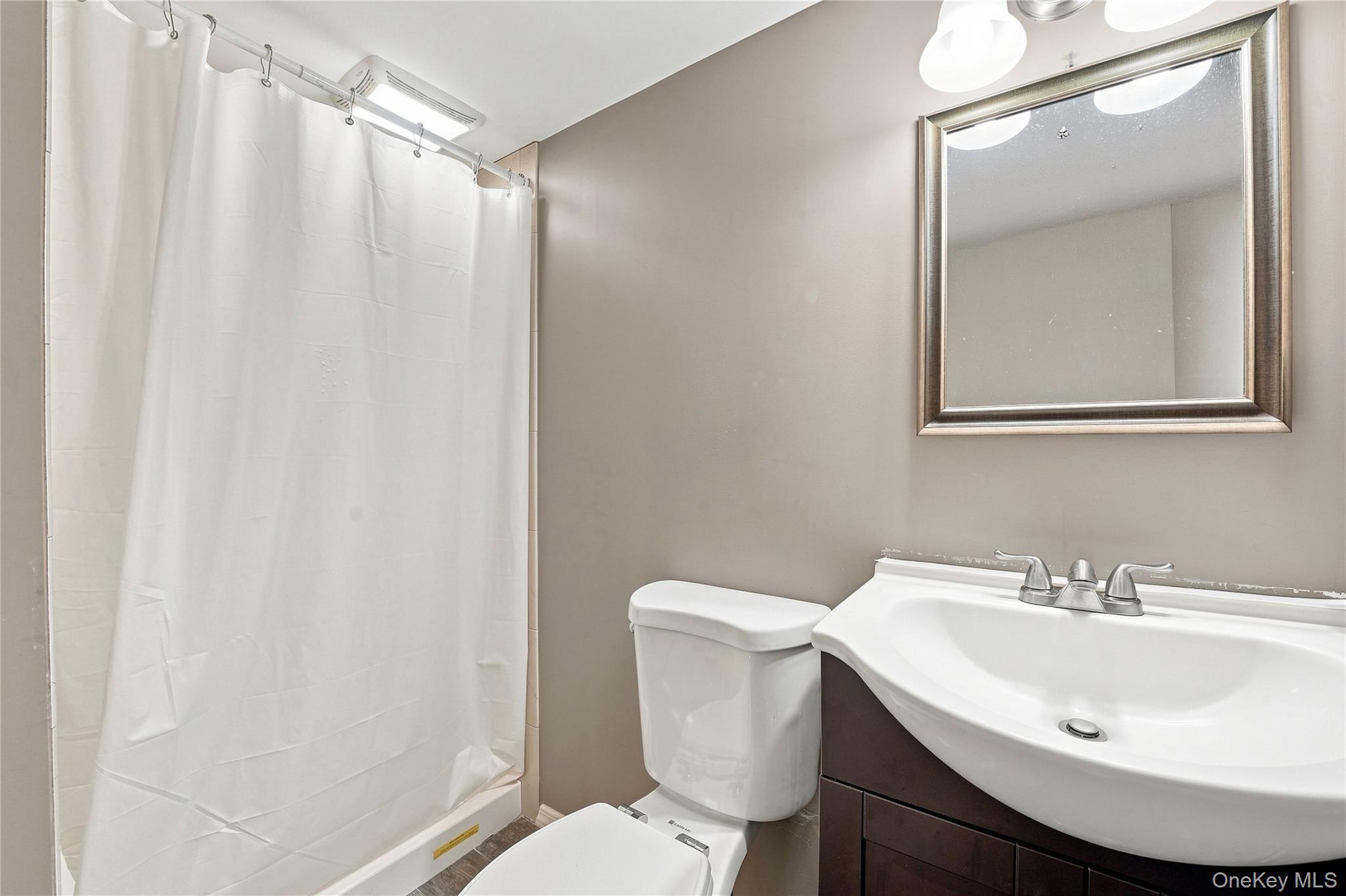 Single Family Talbot Lane  Suffolk County, NY 11784, MLS-1044751-37