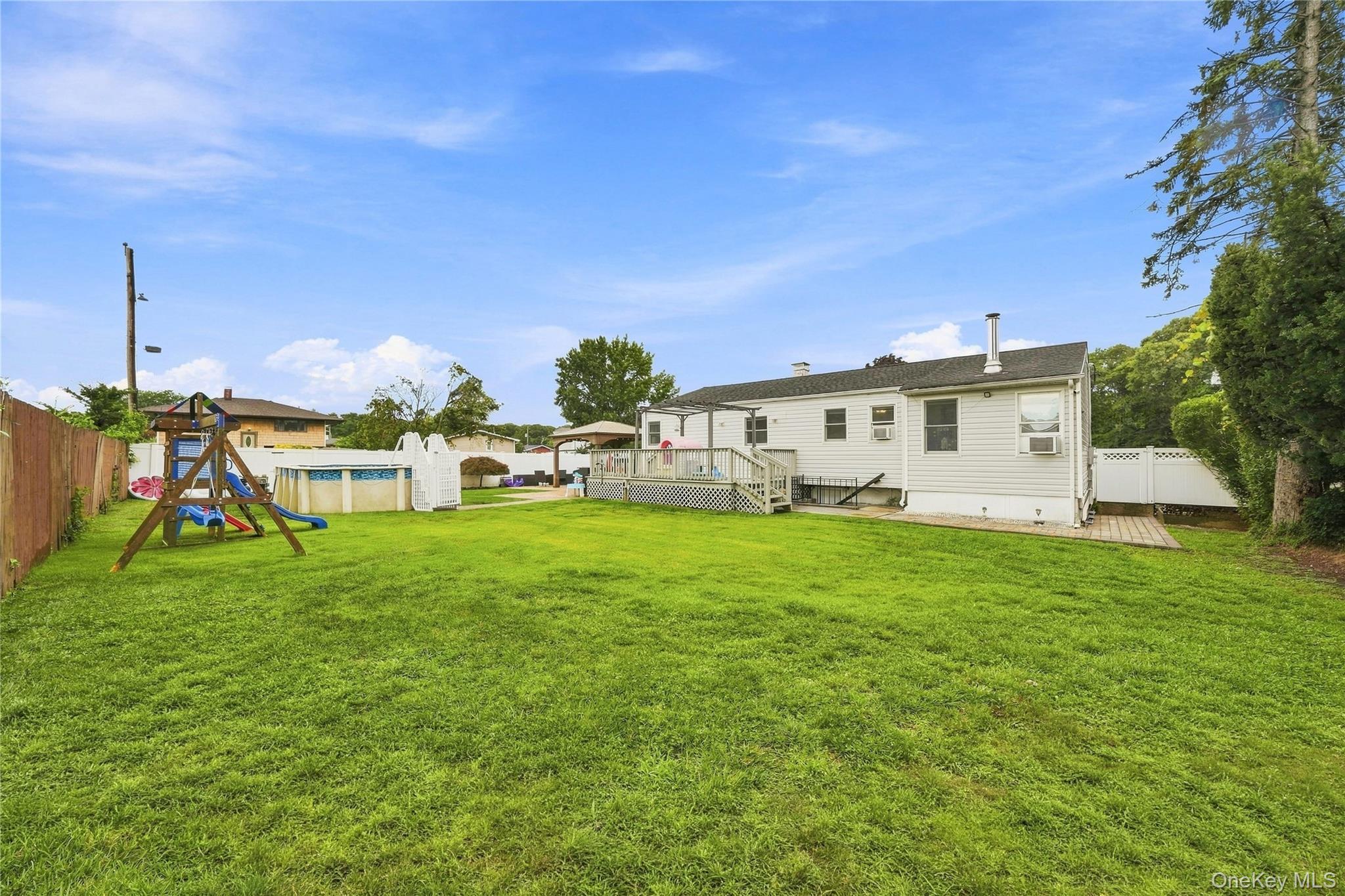 Single Family Talbot Lane  Suffolk County, NY 11784, MLS-1044751-46