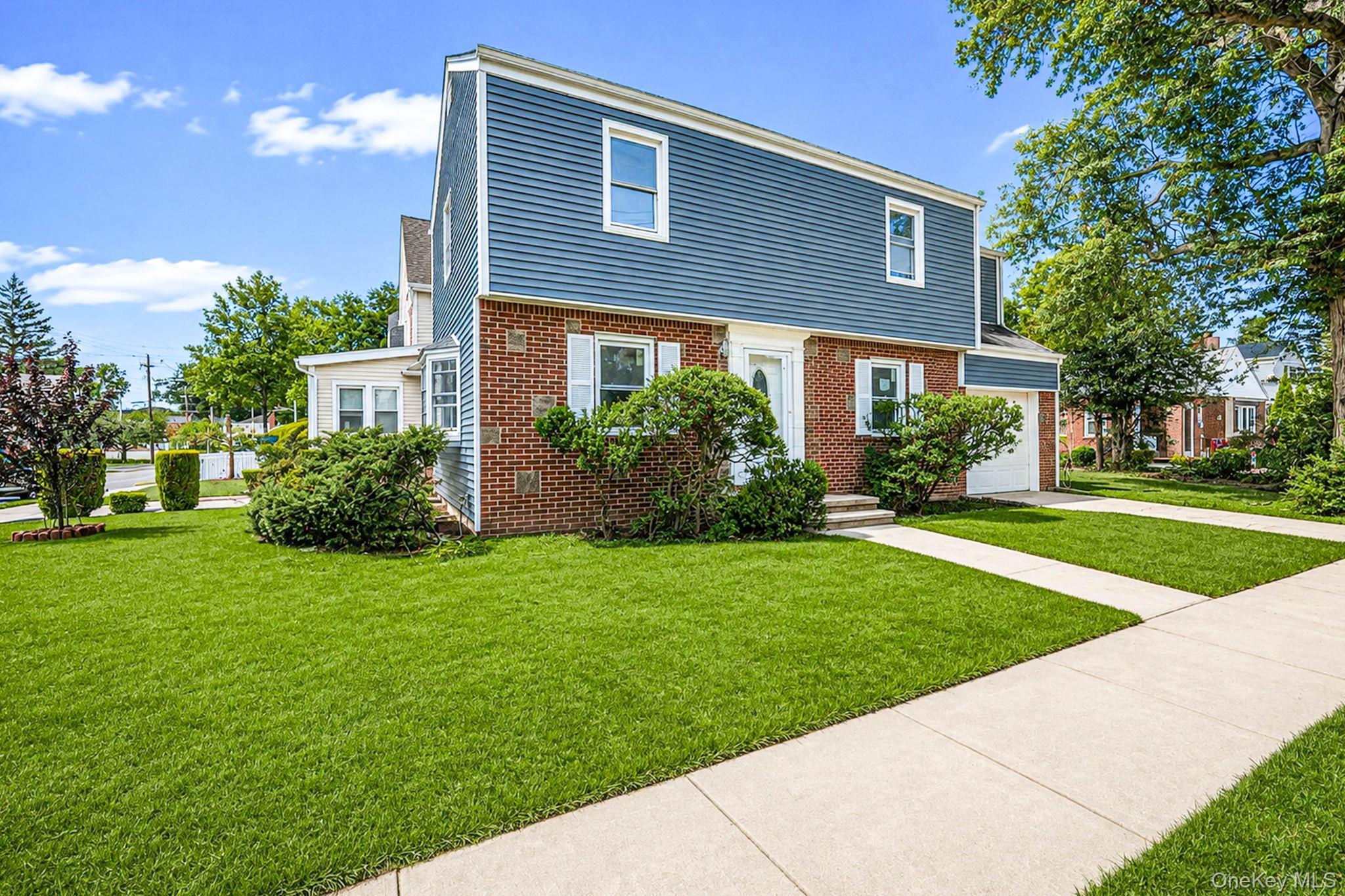 Single Family Hudson Court Nassau County, NY 11563, MLS-1044766-2